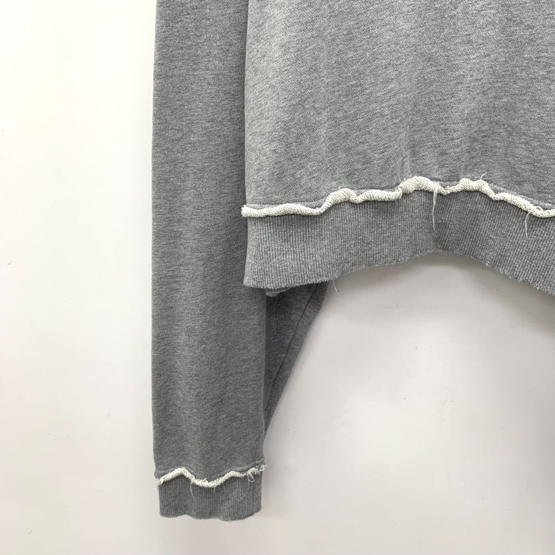 Miu Miu Miu Miu Cropped Logo Sweatshirt S Size S / US 4 / IT 40 - 5 Thumbnail