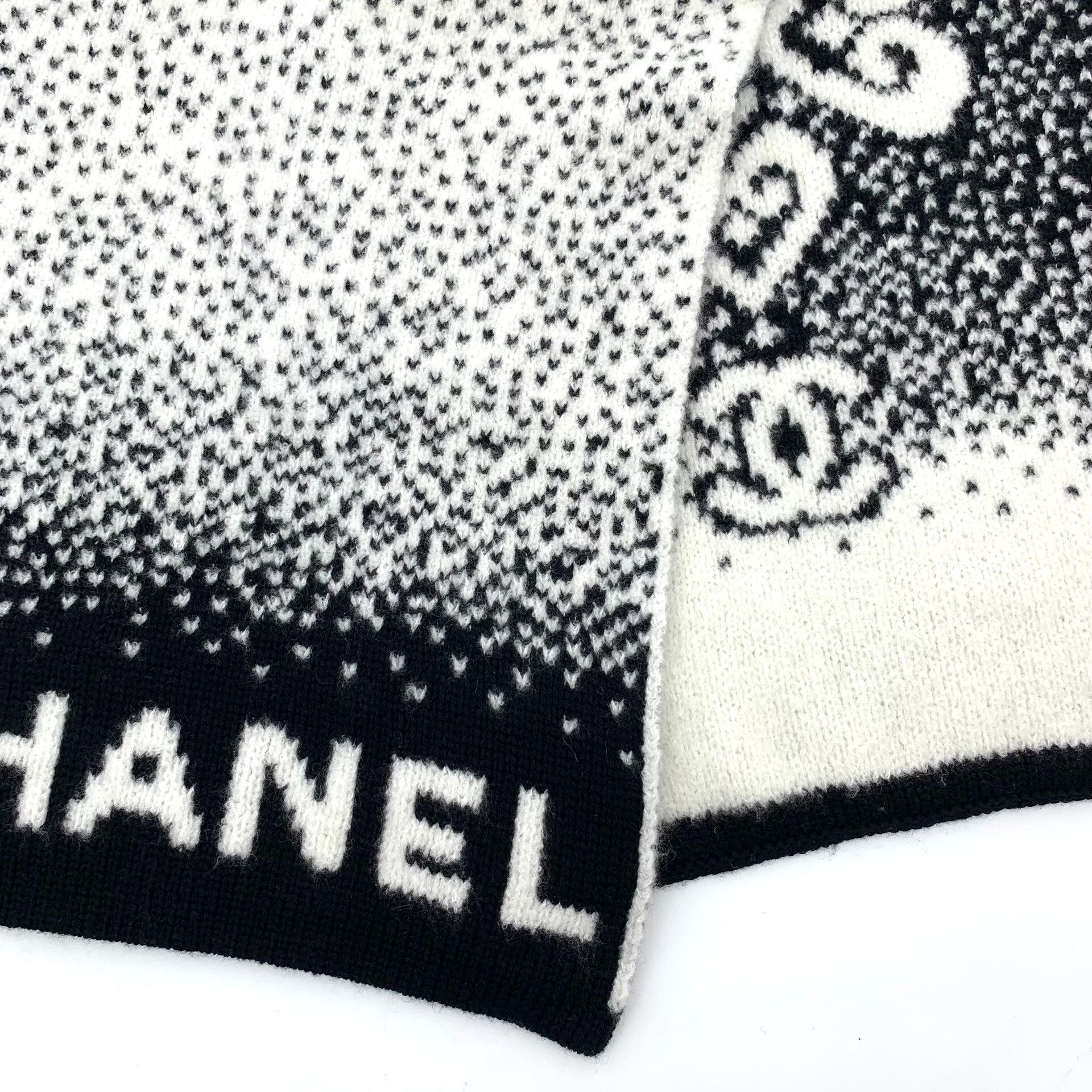 Chanel Chanel Bicolor Logo Intarsia Scarf ONE SIZE Size ONE SIZE - 7 Thumbnail