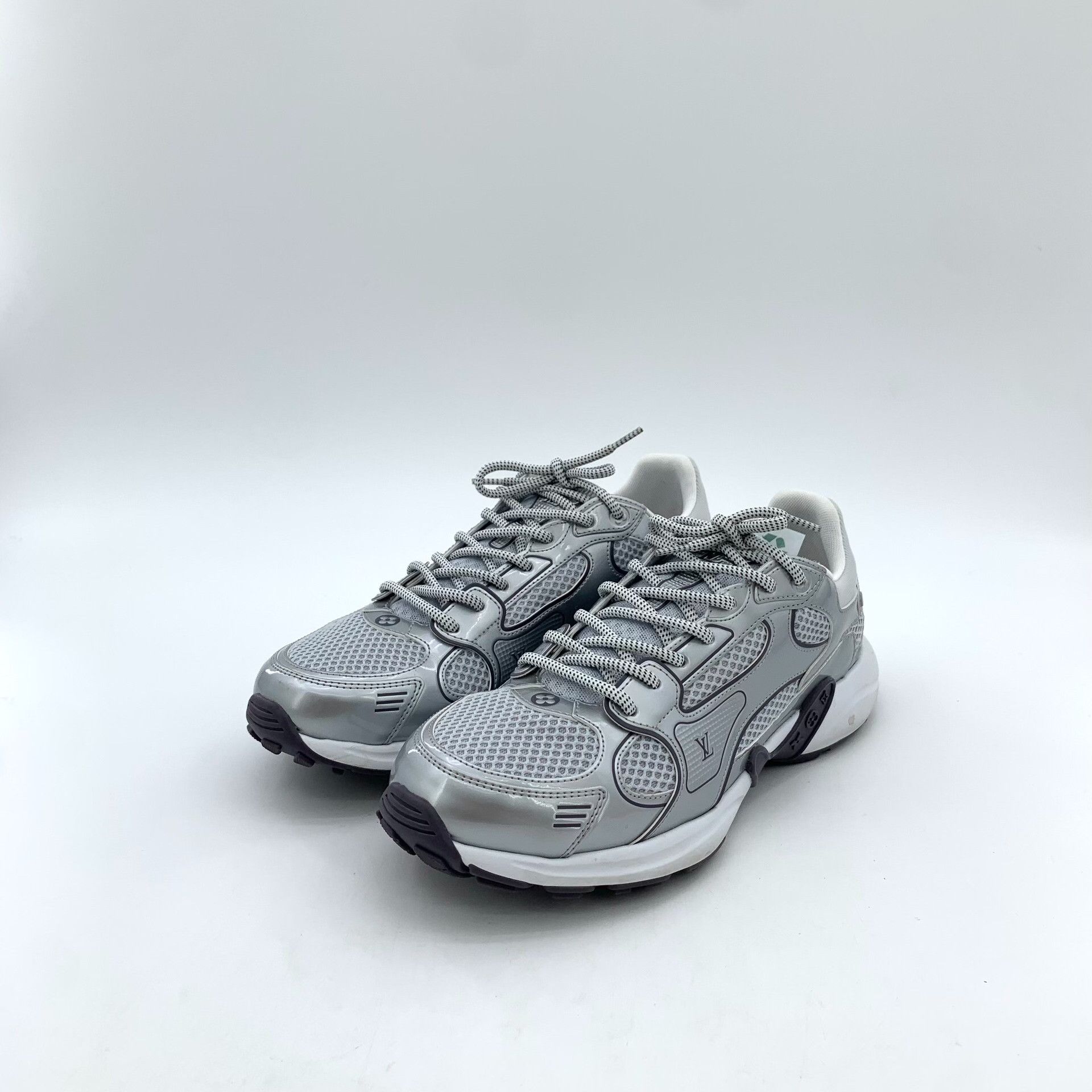 Louis Vuitton Louis Vuitton Olympia Silver Low-Top Sneakers 39 Size US 9 / IT 39 - 2 Thumbnail