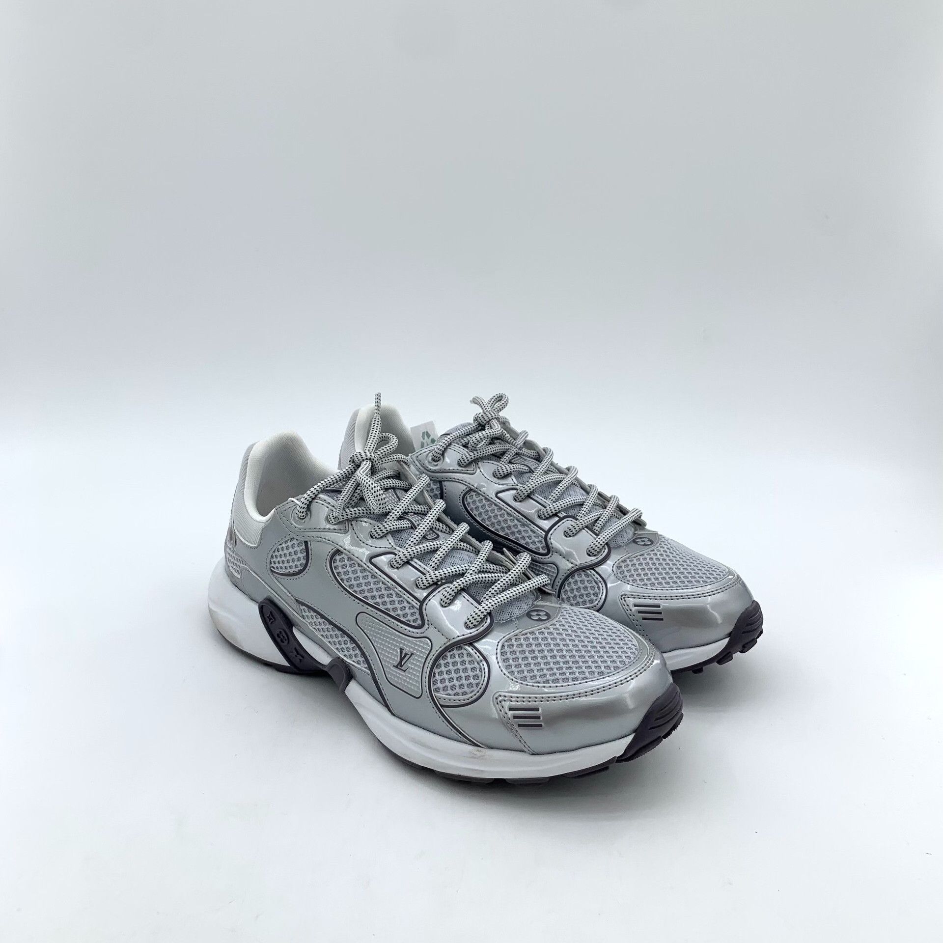 Louis Vuitton Louis Vuitton Olympia Silver Low-Top Sneakers 39 Size US 9 / IT 39 - 3 Thumbnail