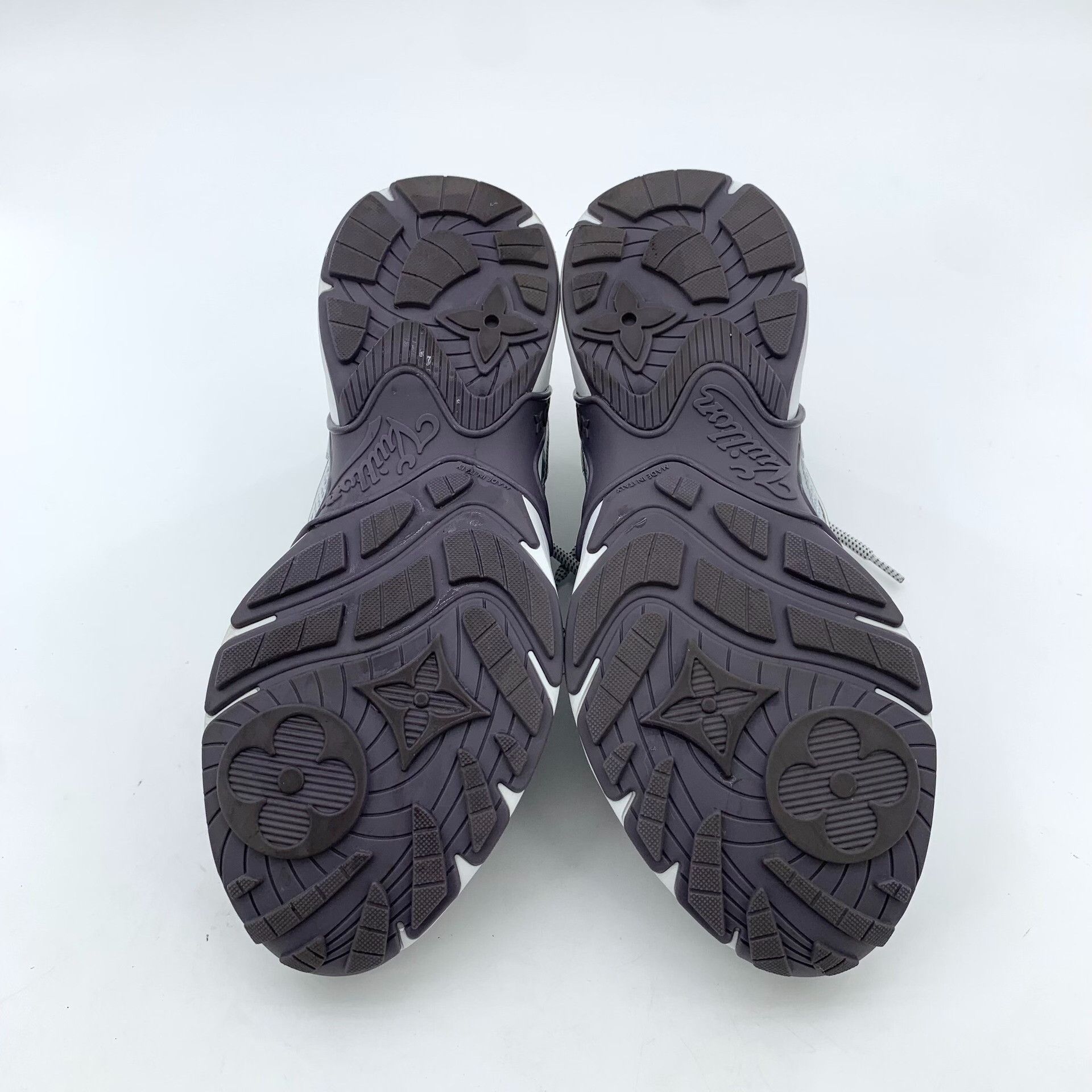 Louis Vuitton Louis Vuitton Olympia Silver Low-Top Sneakers 39 Size US 9 / IT 39 - 6 Thumbnail