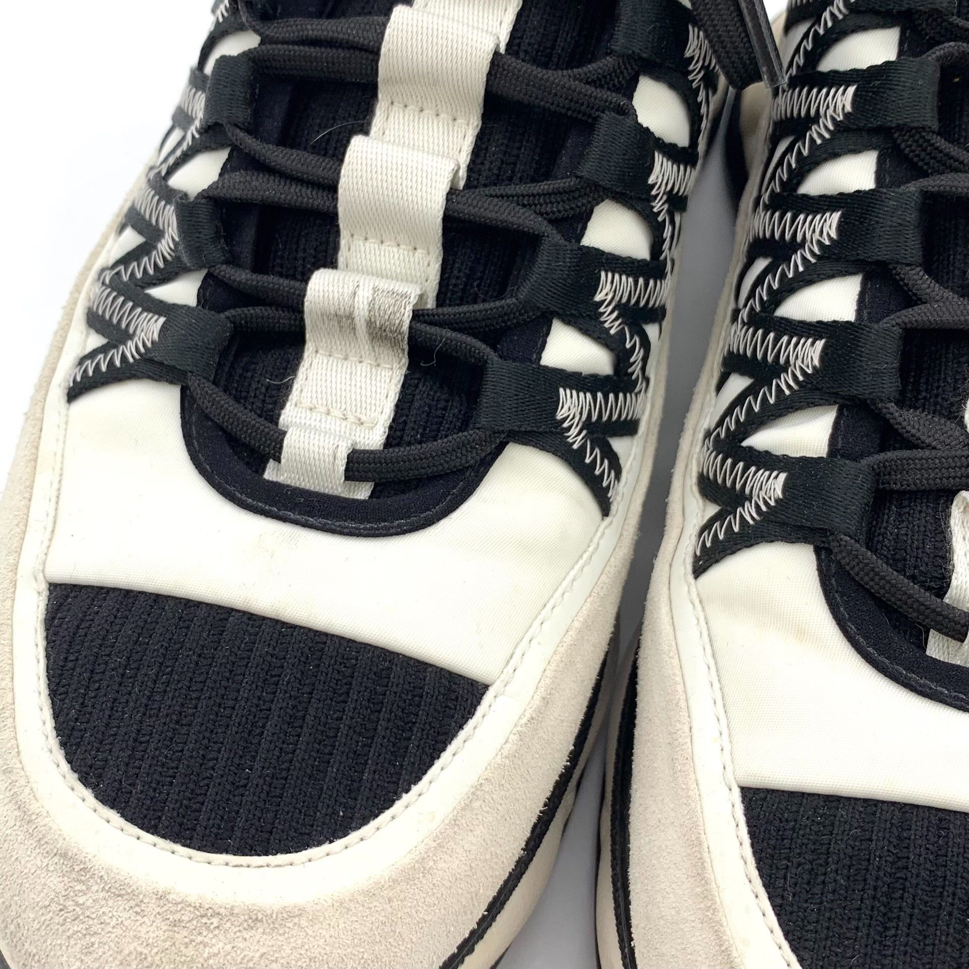 Chanel Chanel Bicolor Low-Top Sneakers Size 43 Size US 10 / EU 43 - 10 Thumbnail