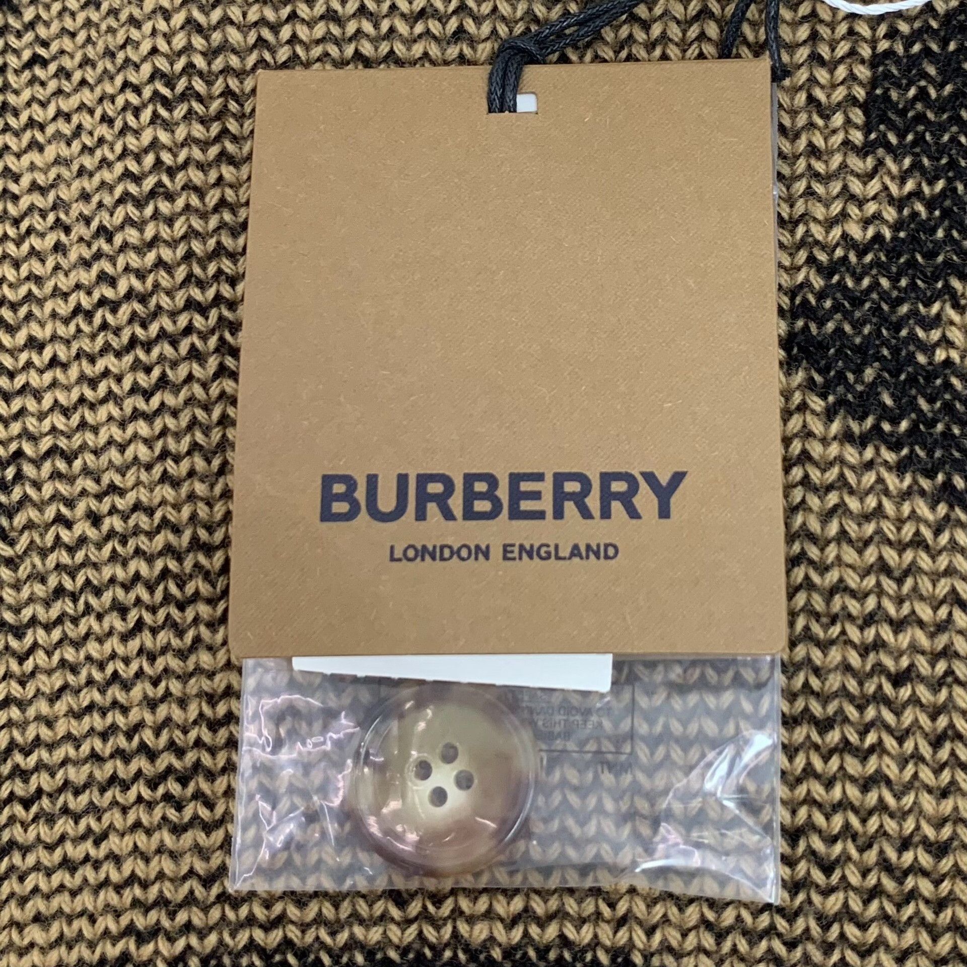 Burberry Burberry TB Monogram Wool Cardigan XS Size XS / US 0-2 / IT 36-38 - 7 Thumbnail