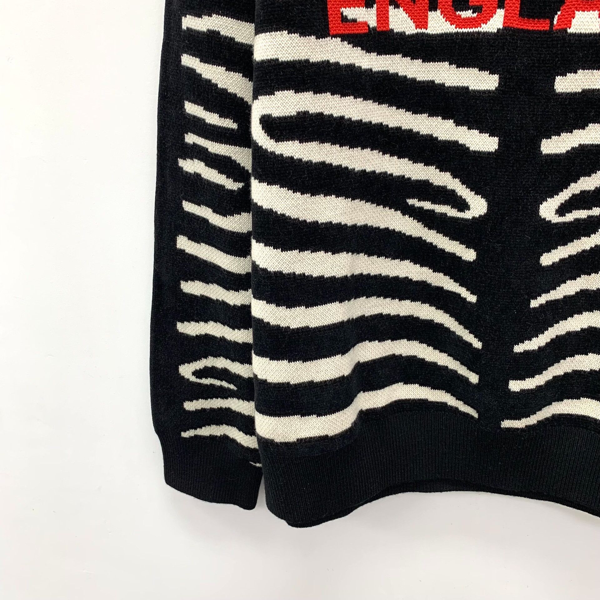 Burberry Burberry Zebra Stripe Logo Knit Sweater Size S Size US S / EU 44-46 / 1 - 5 Thumbnail