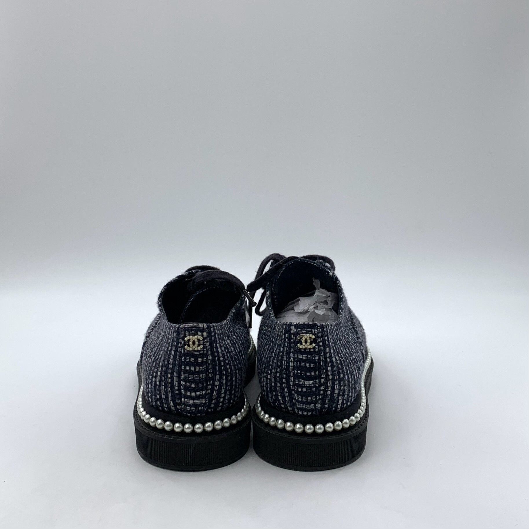 Chanel Chanel Tweed Pearl Trim Flats Size 37.5 Size US 7.5 / IT 37.5 - 5 Thumbnail