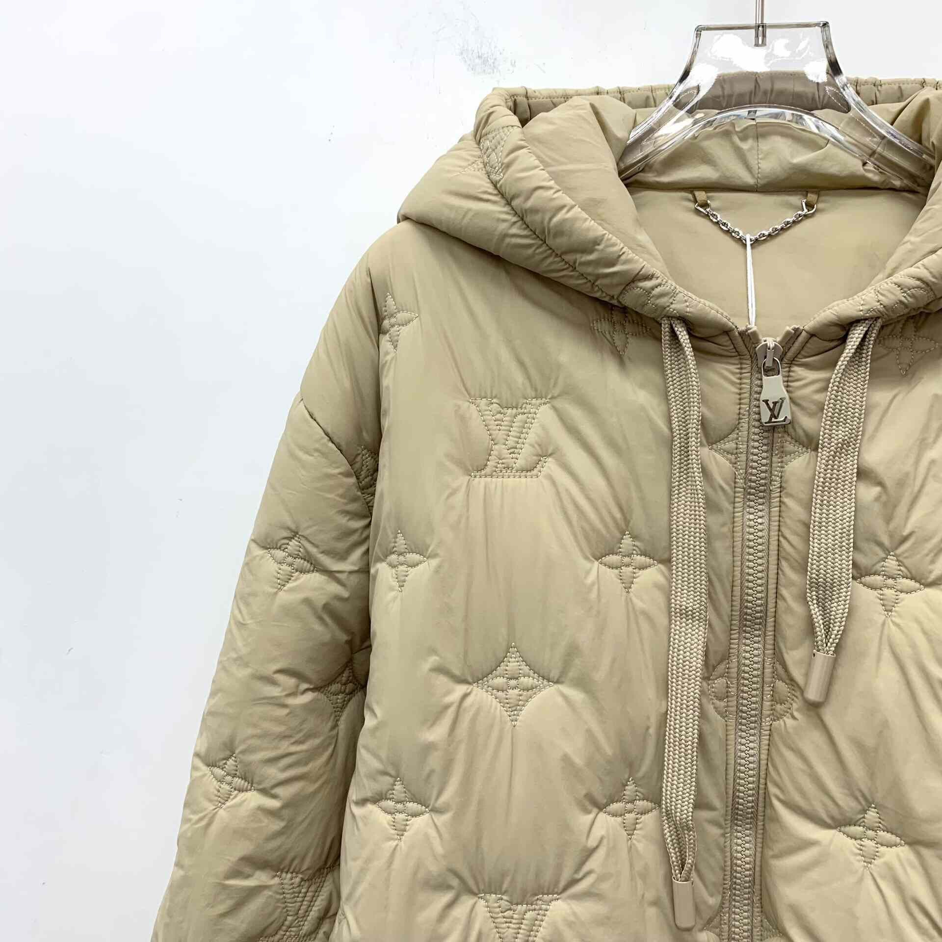 Louis Vuitton Louis Vuitton Monogram Embossed Puffer Jacket 44 Size US S / EU 44-46 / 1 - 4 Thumbnail