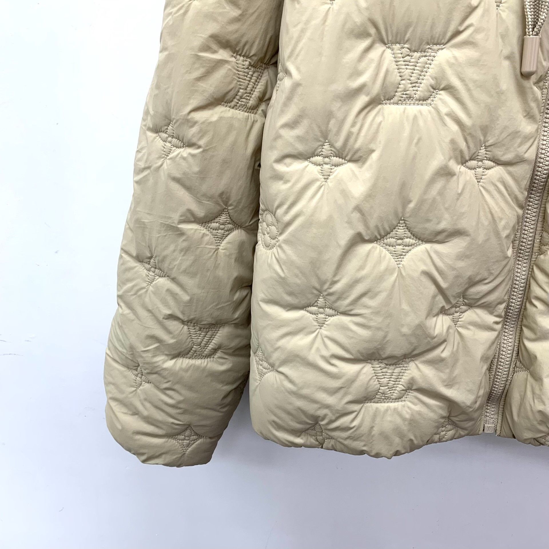 Louis Vuitton Louis Vuitton Monogram Embossed Puffer Jacket 44 Size US S / EU 44-46 / 1 - 5 Thumbnail