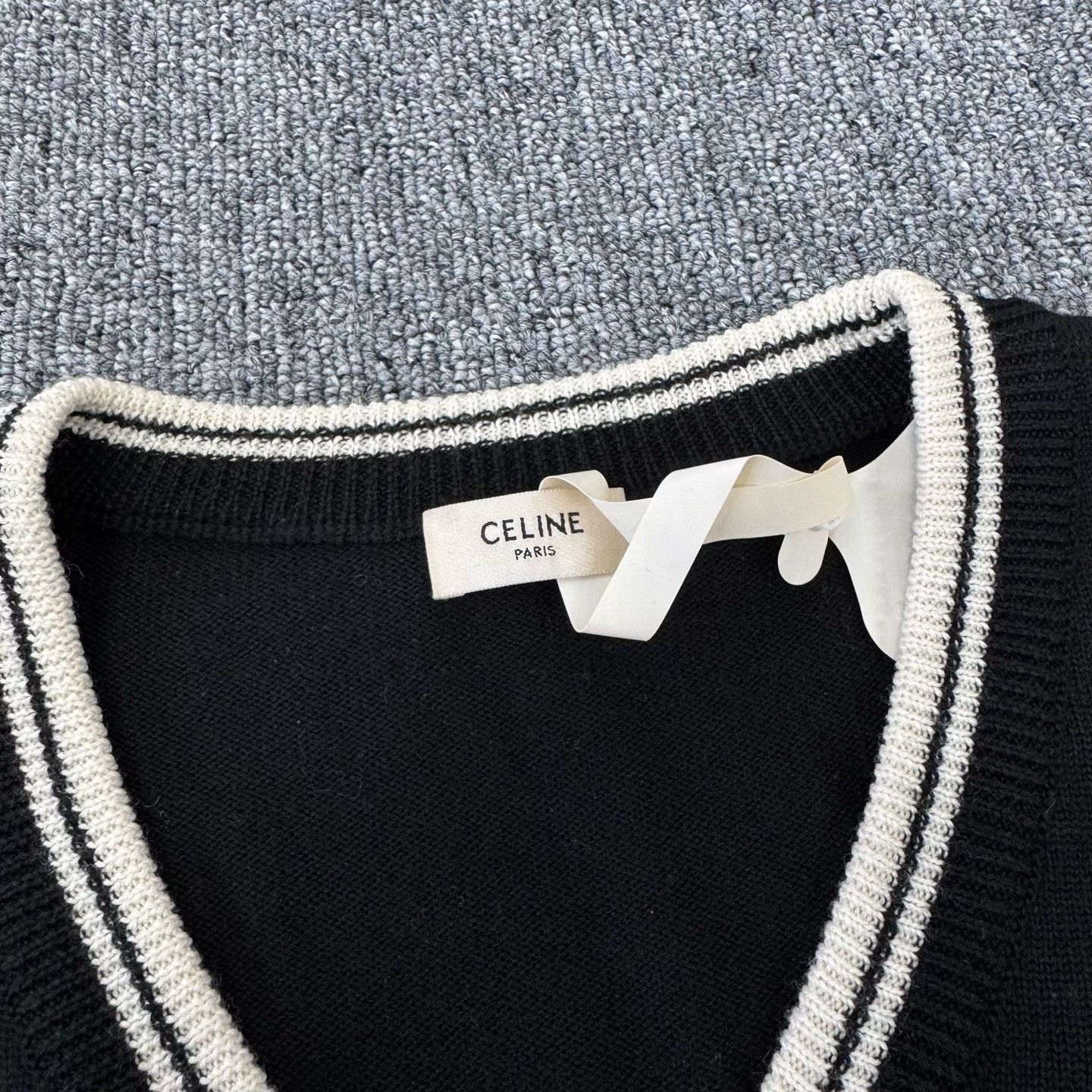Celine Celine Triomphe Embroidery V-Neck Sweater L Size US L / EU 52-54 / 3 - 7 Thumbnail