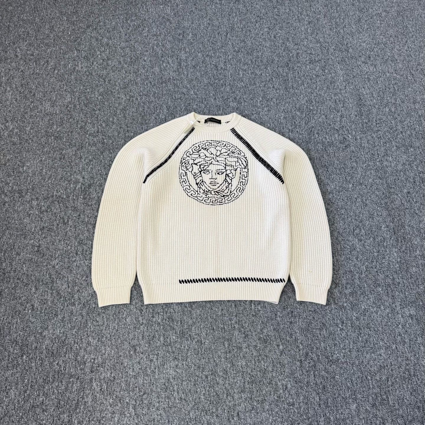 Versace Versace Medusa Head Knit Sweater EU 54 Size US L / EU 52-54 / 3 - 2 Thumbnail