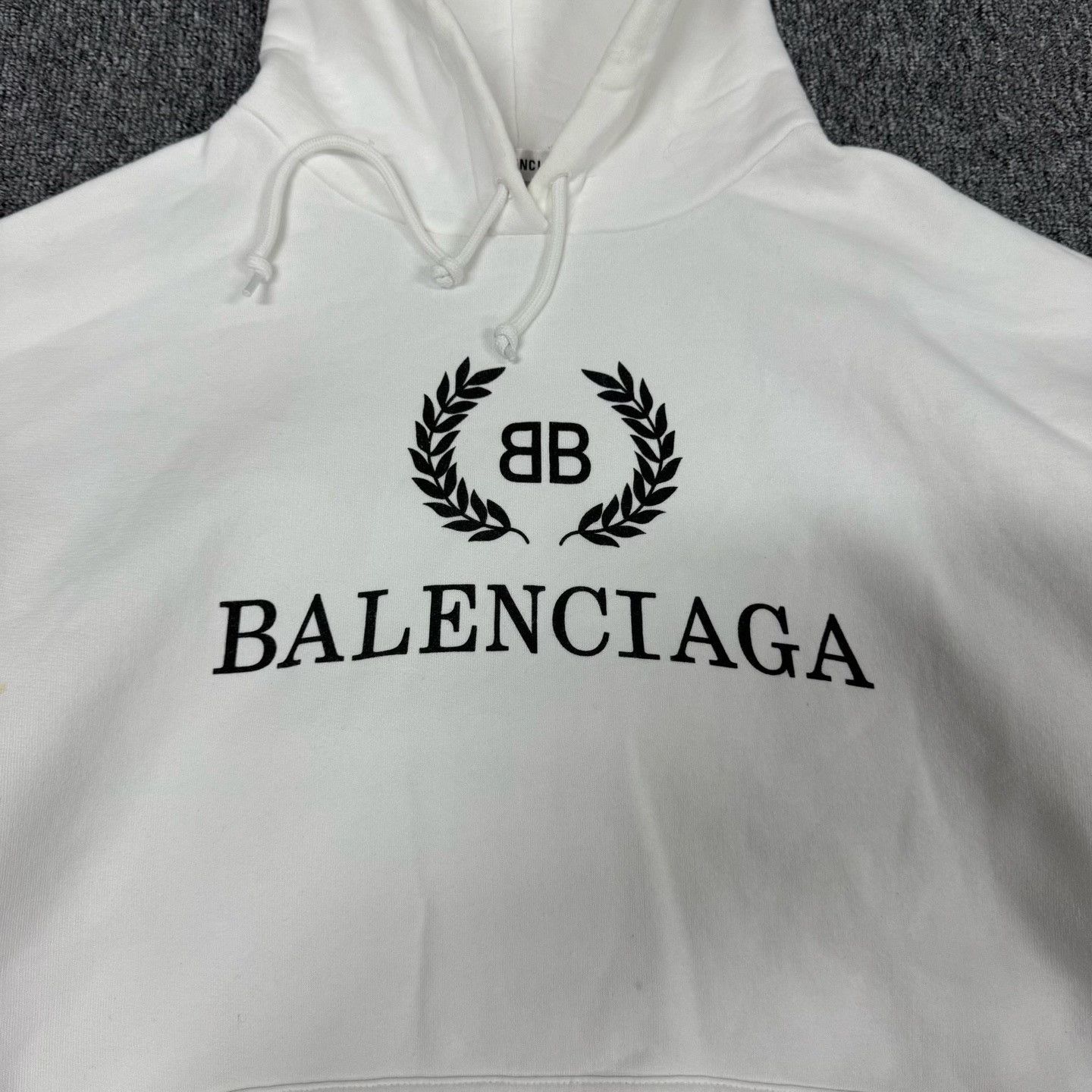 Balenciaga Balenciaga Laurel Logo Print Hoodie White Size S Size US S / EU 44-46 / 1 - 6 Thumbnail