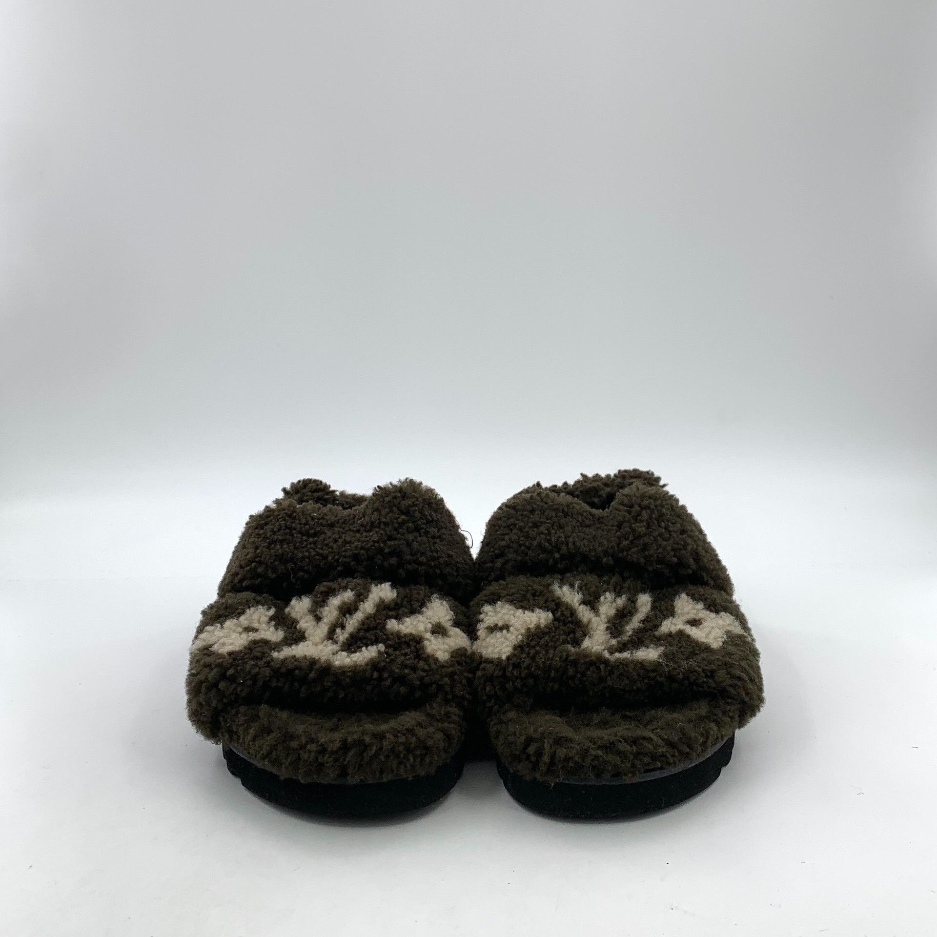 Louis Vuitton Louis Vuitton Monogram Shearling Paseo Sandals 36 Size US 6 / IT 36 - 4 Thumbnail
