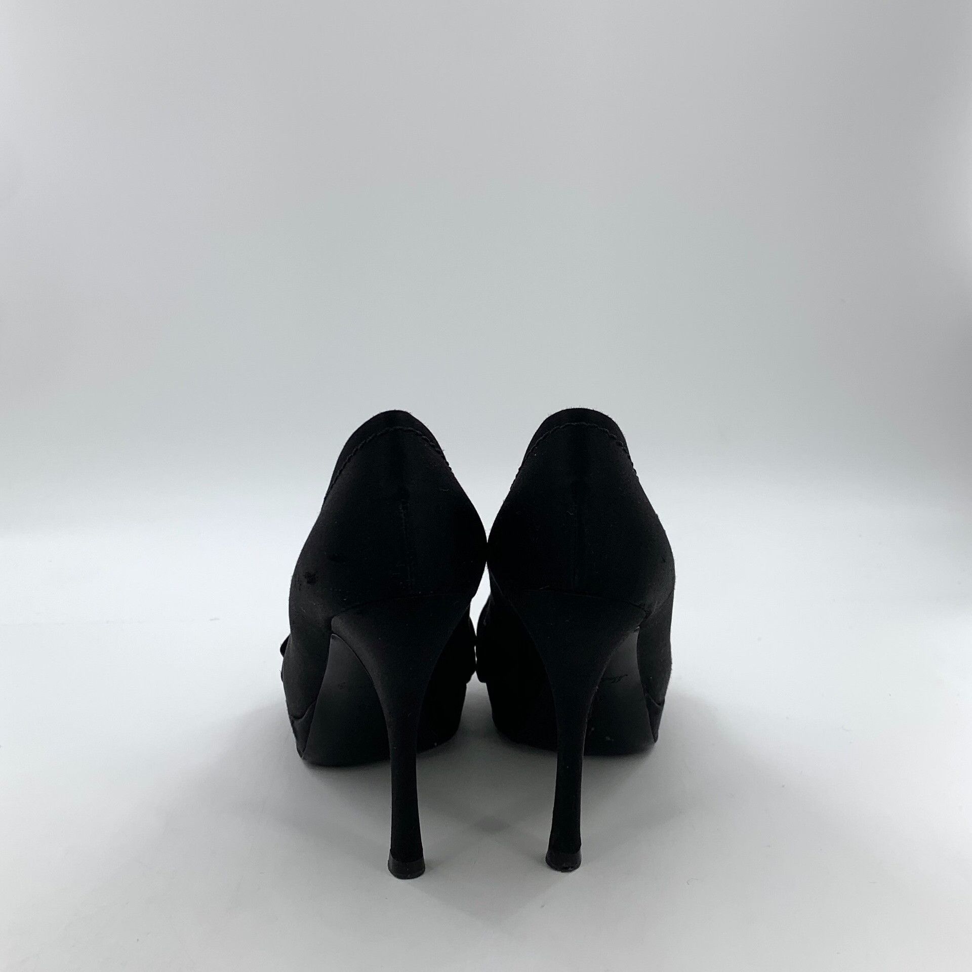 Louis Vuitton Louis Vuitton Satin Bow Peep Toe Heels Size 36 Size US 6 / IT 36 - 5 Thumbnail