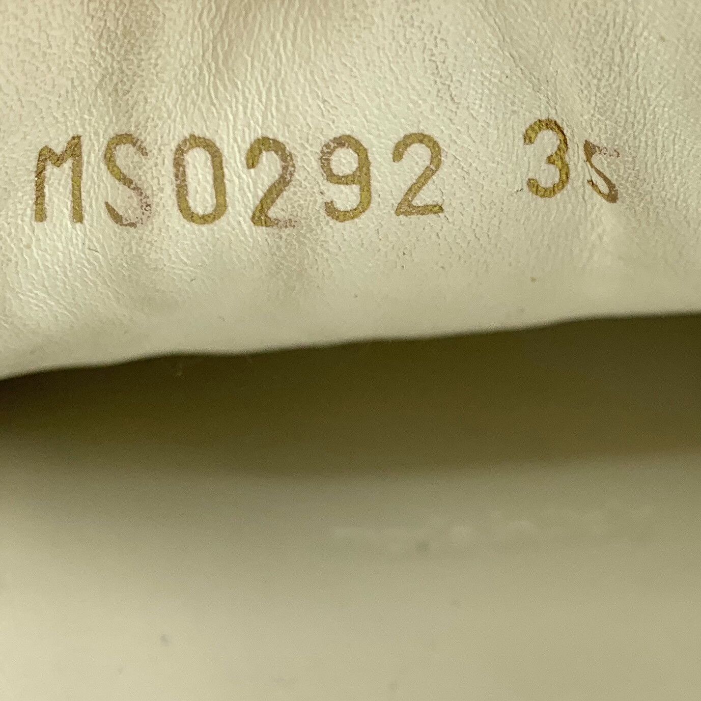 Louis Vuitton Louis Vuitton Time Out Logo Sneakers IT 35 Size US 5 / IT 35 - 7 Thumbnail