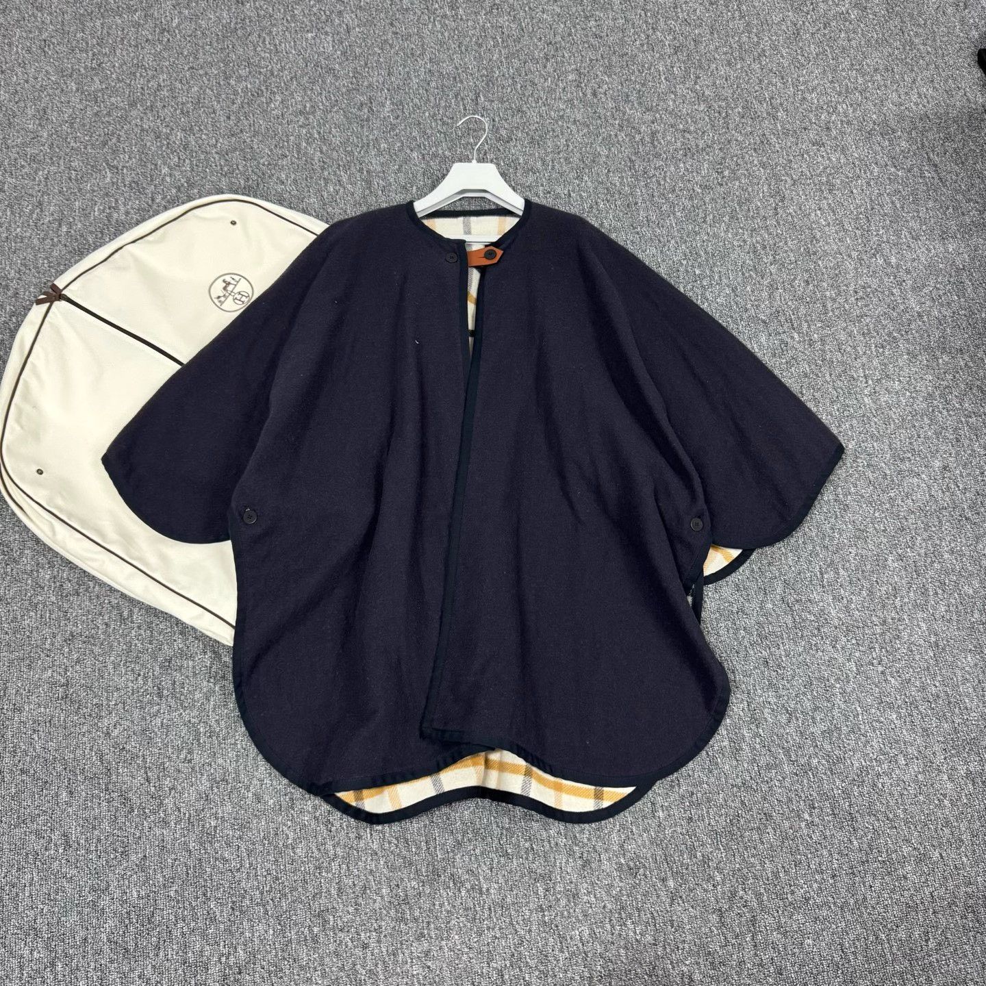 Hermes Hermes Reversible Wool Cashmere Check Cape ONE SIZE Size ONE SIZE - 2 Thumbnail