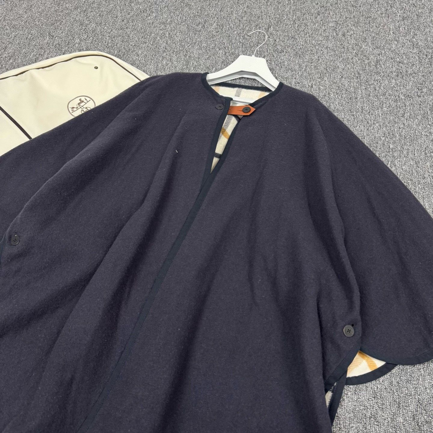 Hermes Hermes Reversible Wool Cashmere Check Cape ONE SIZE Size ONE SIZE - 4 Thumbnail