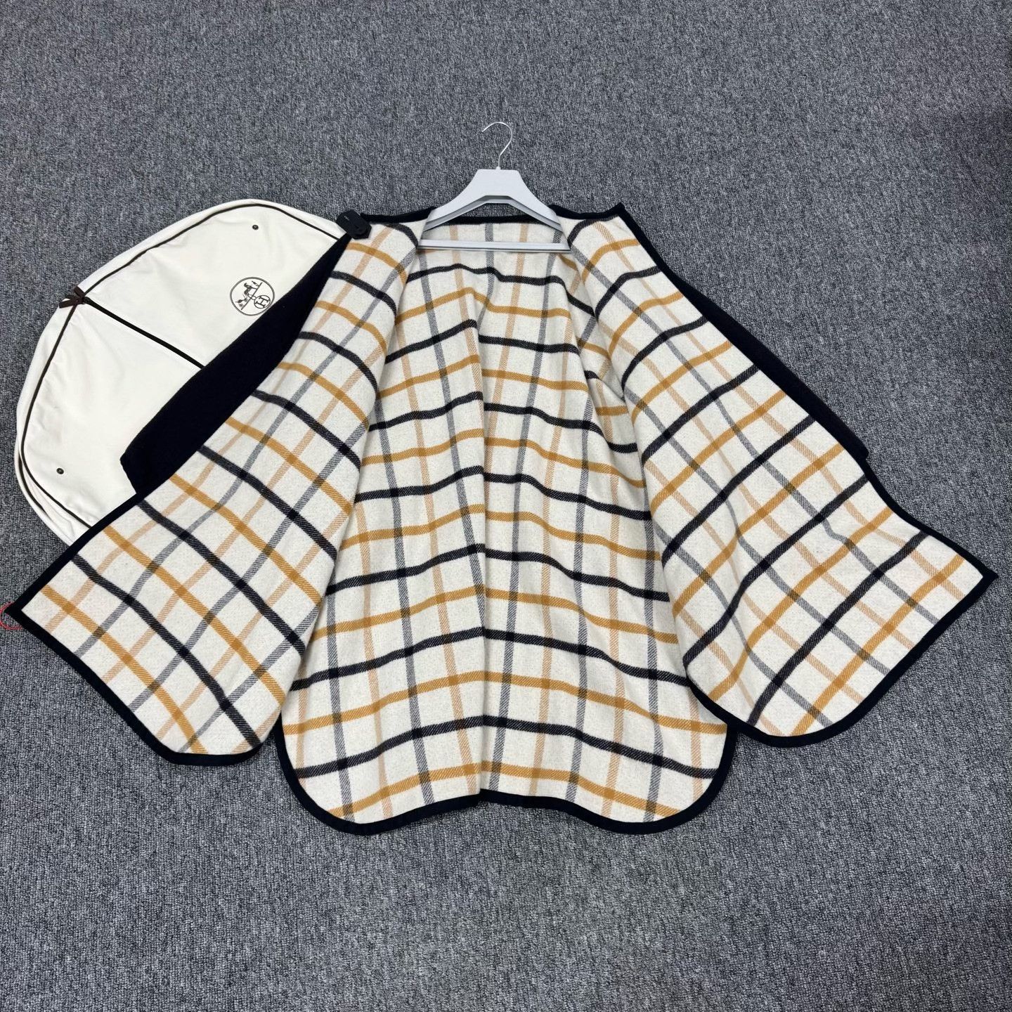 Hermes Hermes Reversible Wool Cashmere Check Cape ONE SIZE Size ONE SIZE - 5 Thumbnail