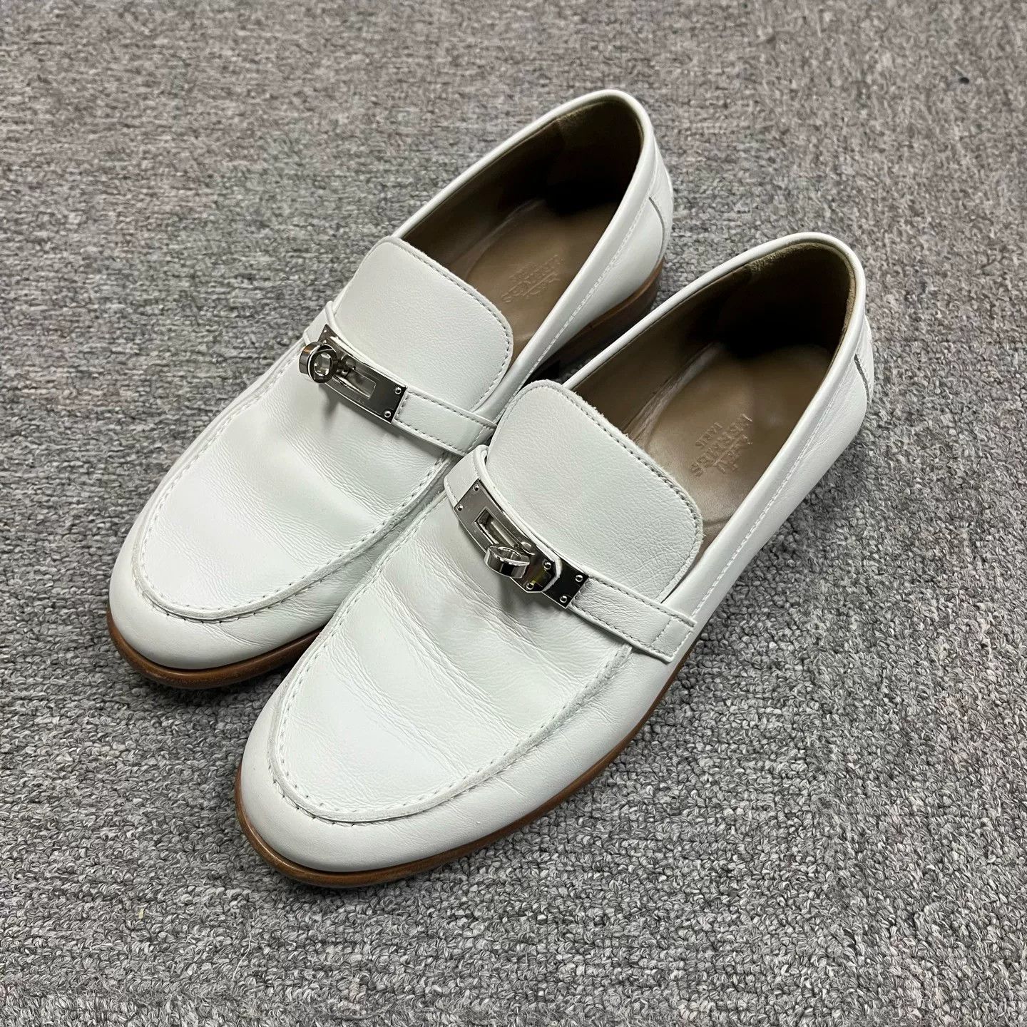 Hermes Hermes White Leather Kelly Loafers 37 Size US 7 / IT 37 - 2 Thumbnail