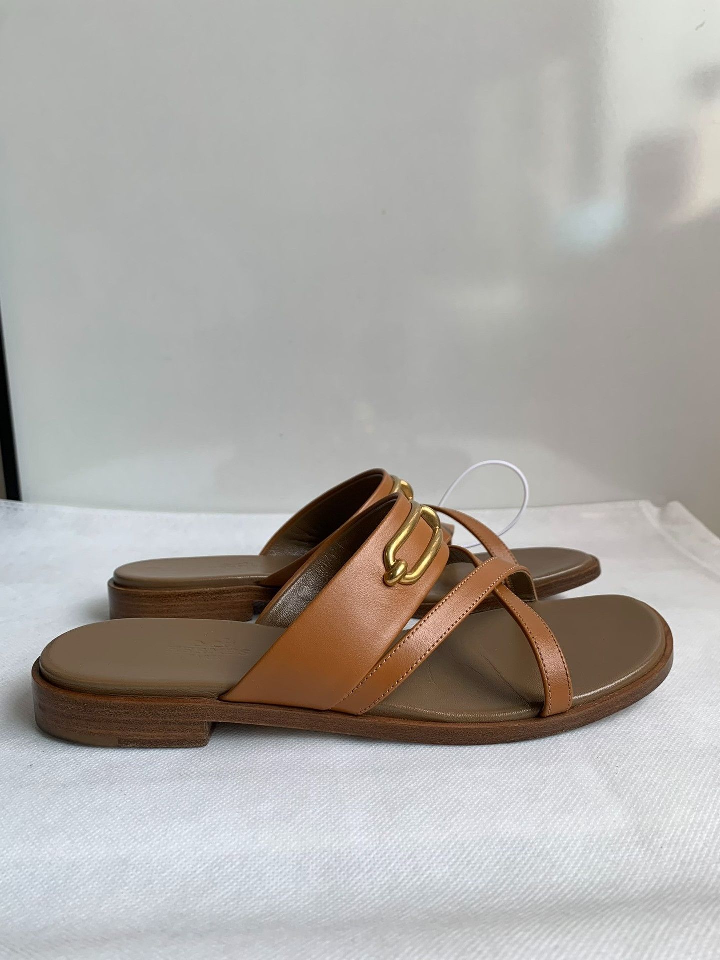 Hermes Hermes Gold Leather Chaine d'Ancre Sandals 36.5 Size US 6.5 / IT 36.5 - 5 Thumbnail