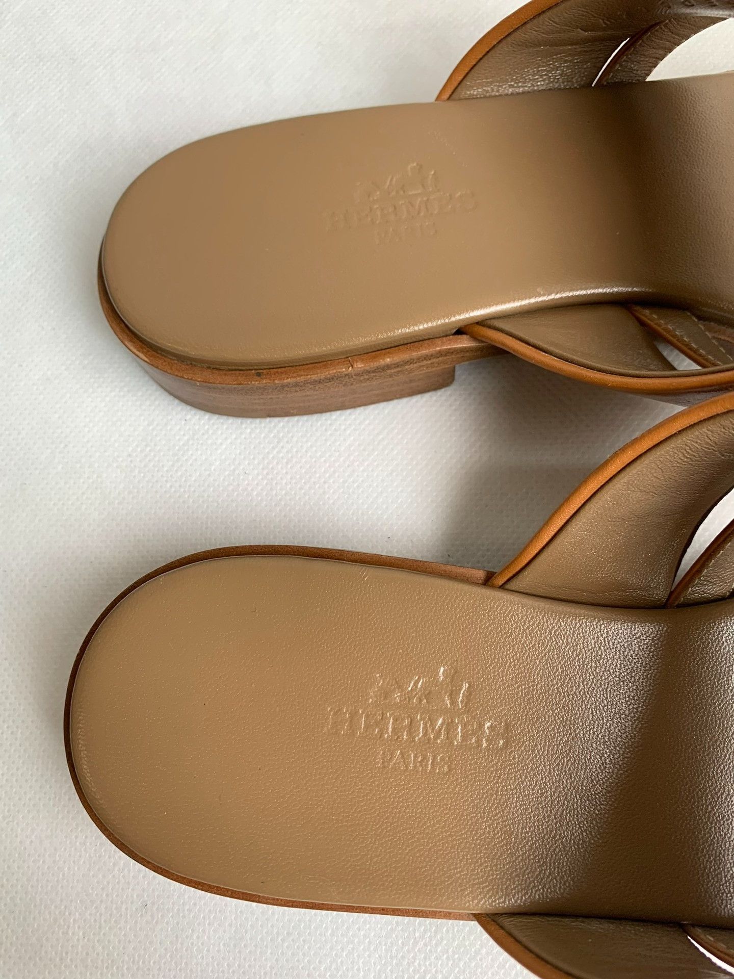 Hermes Hermes Gold Leather Chaine d'Ancre Sandals 36.5 Size US 6.5 / IT 36.5 - 7 Thumbnail