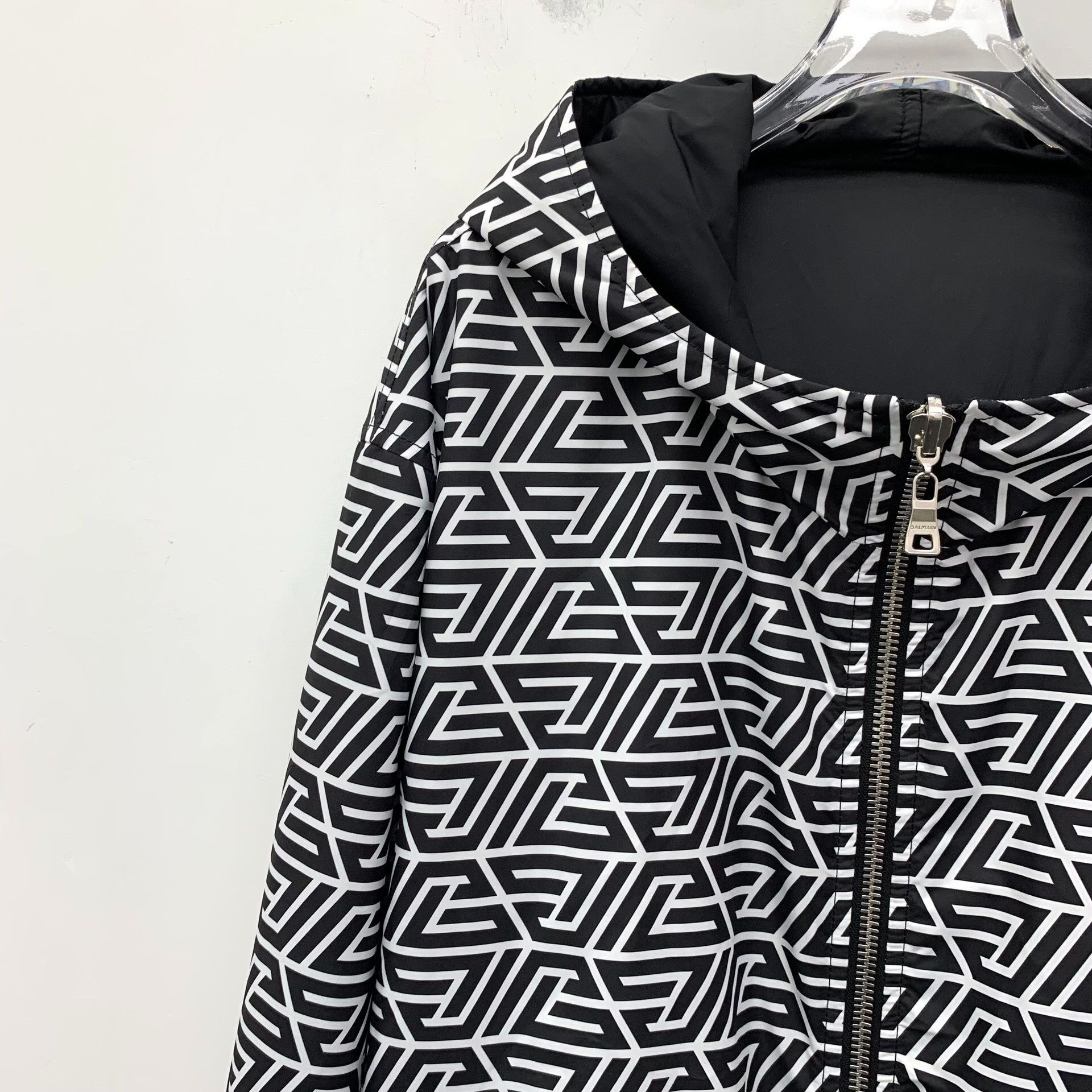 Balmain Balmain Logo Print Reversible Hooded Jacket 52 Size US L / EU 52-54 / 3 - 9 Thumbnail