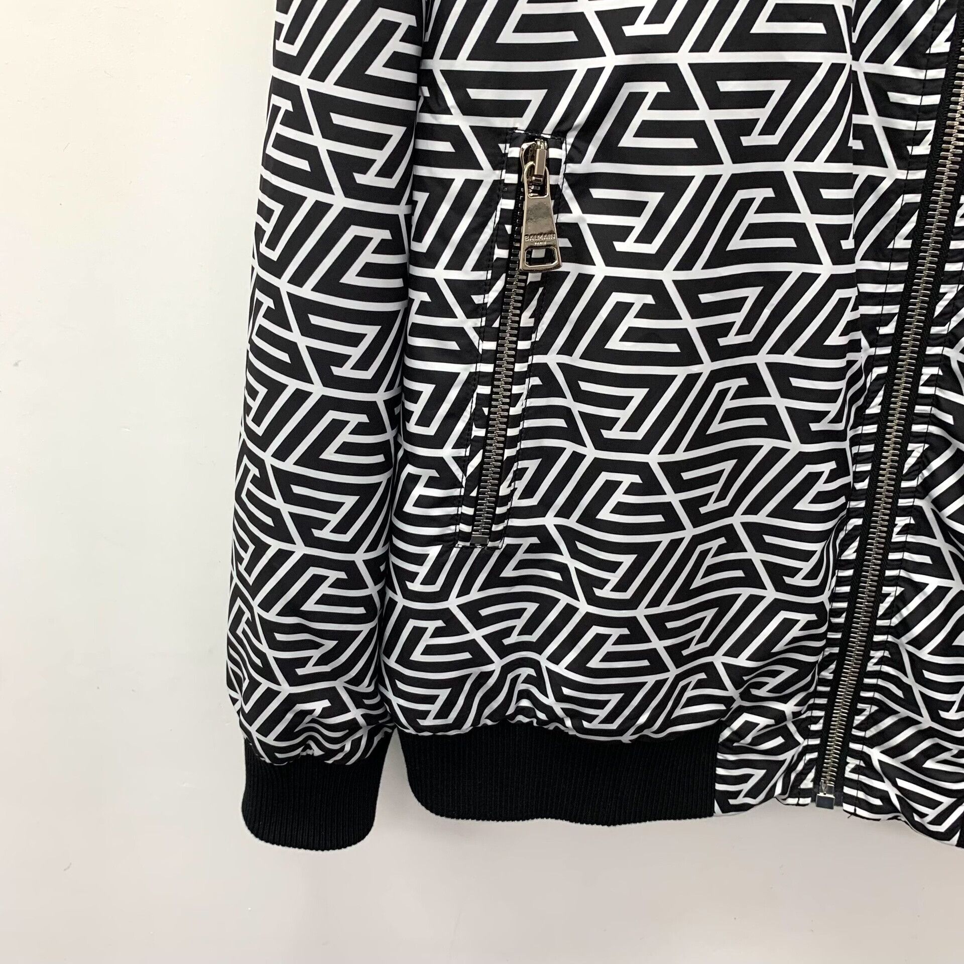 Balmain Balmain Logo Print Reversible Hooded Jacket 52 Size US L / EU 52-54 / 3 - 10 Thumbnail