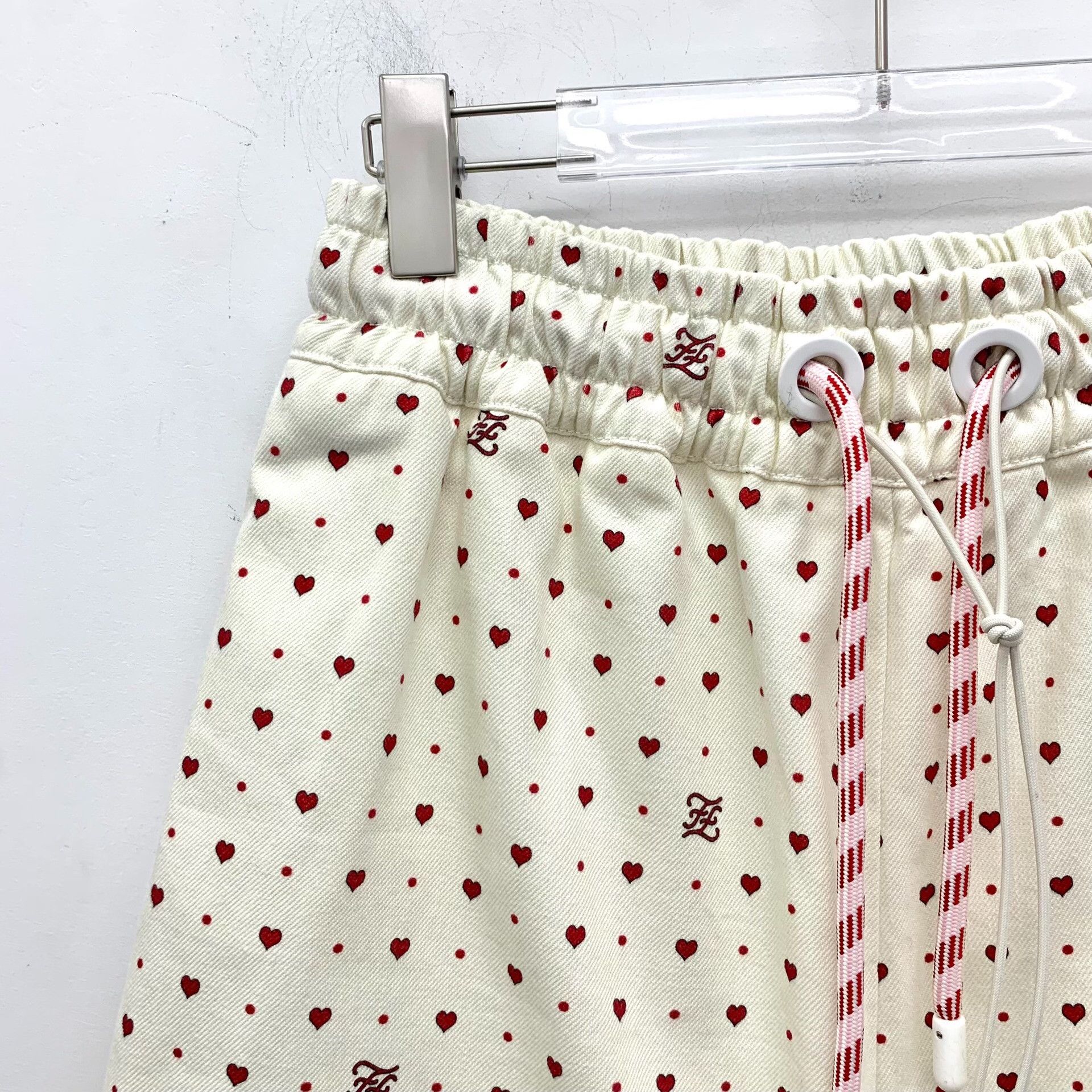 Fendi Fendi Heart Print Cotton Shorts IT 42 Size 28" / US 6 / IT 42 - 4 Thumbnail