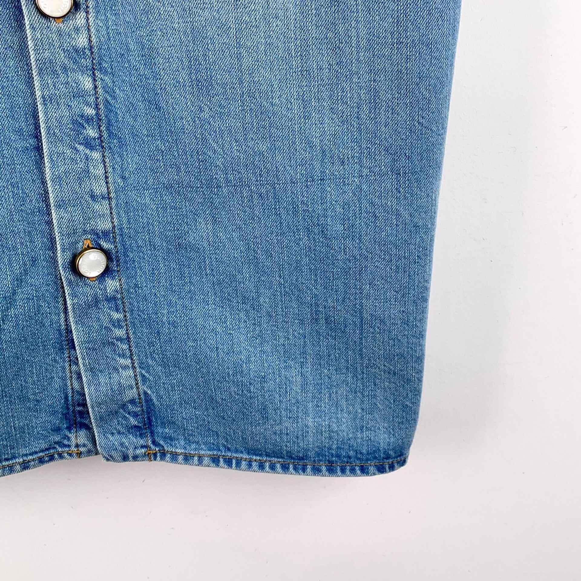Louis Vuitton Louis Vuitton Logo Embroidered Denim Shirt L Size US L / EU 52-54 / 3 - 5 Thumbnail