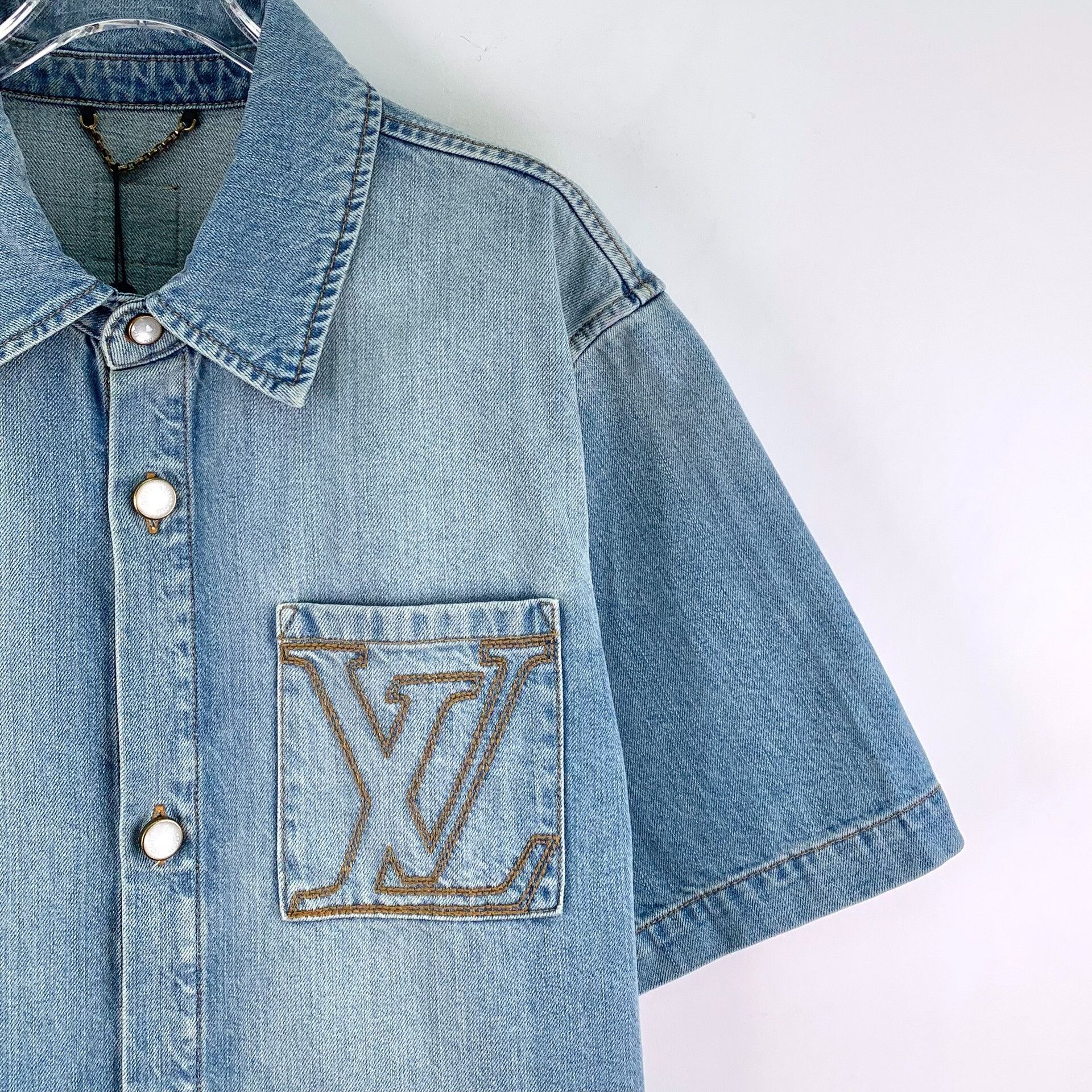 Louis Vuitton Louis Vuitton Logo Embroidered Denim Shirt L Size US L / EU 52-54 / 3 - 4 Thumbnail