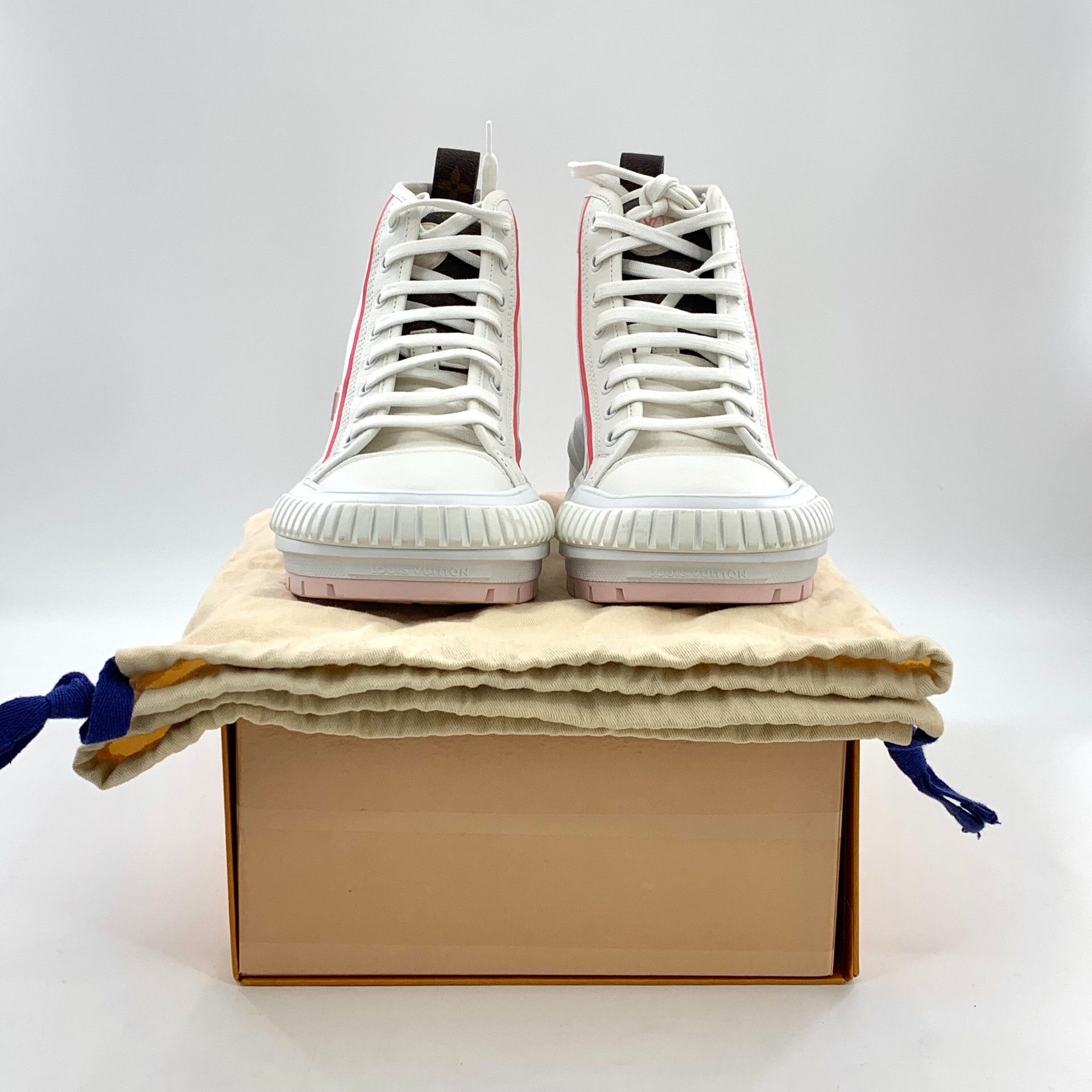 Louis Vuitton Louis Vuitton Squad Logo Hi-Top Sneakers IT 37.5 Size US 7.5 / IT 37.5 - 10 Thumbnail