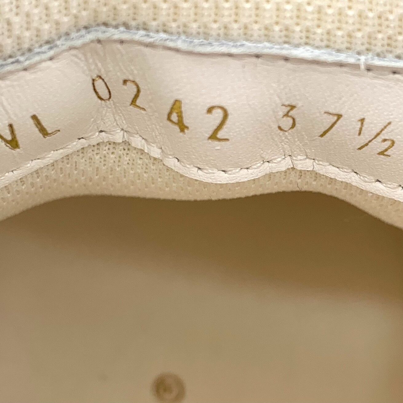Louis Vuitton Louis Vuitton Squad Logo Hi-Top Sneakers IT 37.5 Size US 7.5 / IT 37.5 - 8 Thumbnail