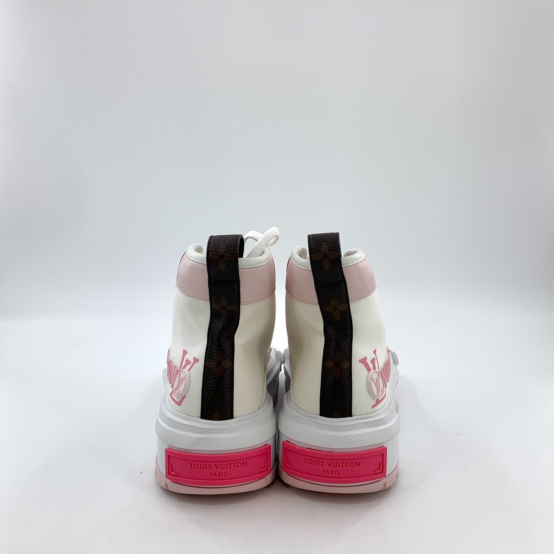 Louis Vuitton Louis Vuitton Squad Logo Hi-Top Sneakers IT 37.5 Size US 7.5 / IT 37.5 - 5 Thumbnail