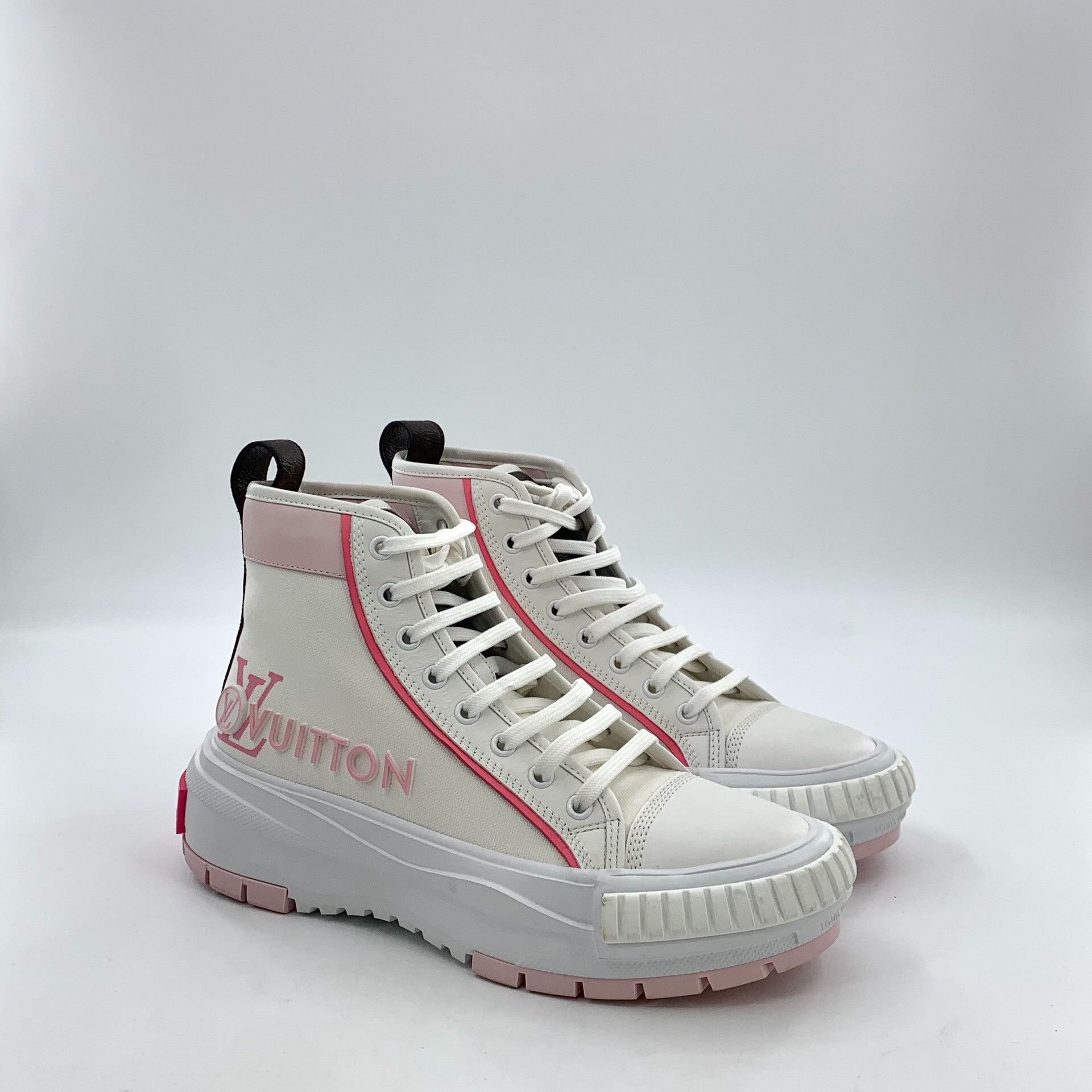 Louis Vuitton Louis Vuitton Squad Logo Hi-Top Sneakers IT 37.5 Size US 7.5 / IT 37.5 - 3 Thumbnail