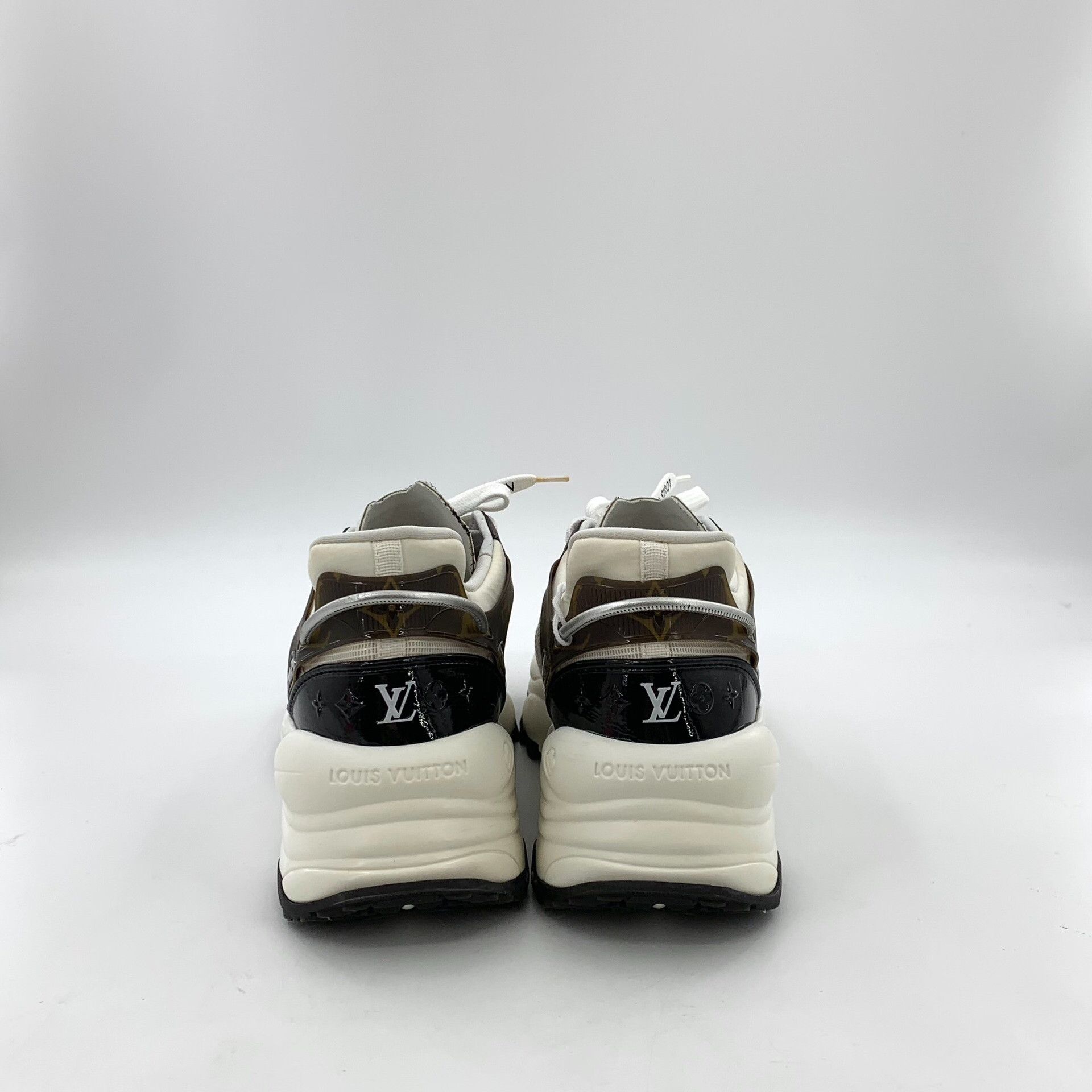Louis Vuitton Louis Vuitton Monogram Run 55 Sneakers EU 39 Size US 6 / EU 39 - 5 Thumbnail