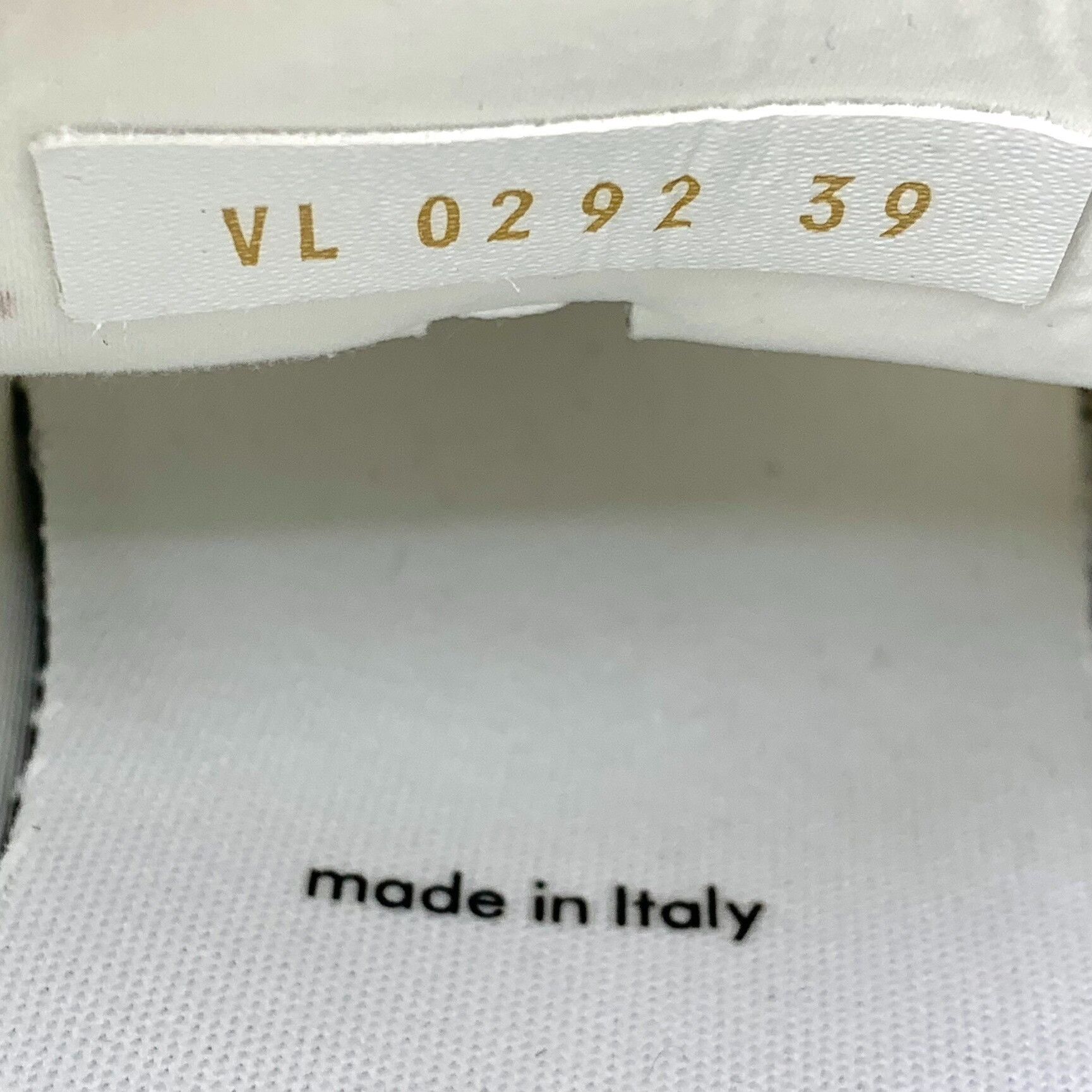 Louis Vuitton Louis Vuitton Monogram Run 55 Sneakers EU 39 Size US 6 / EU 39 - 7 Thumbnail