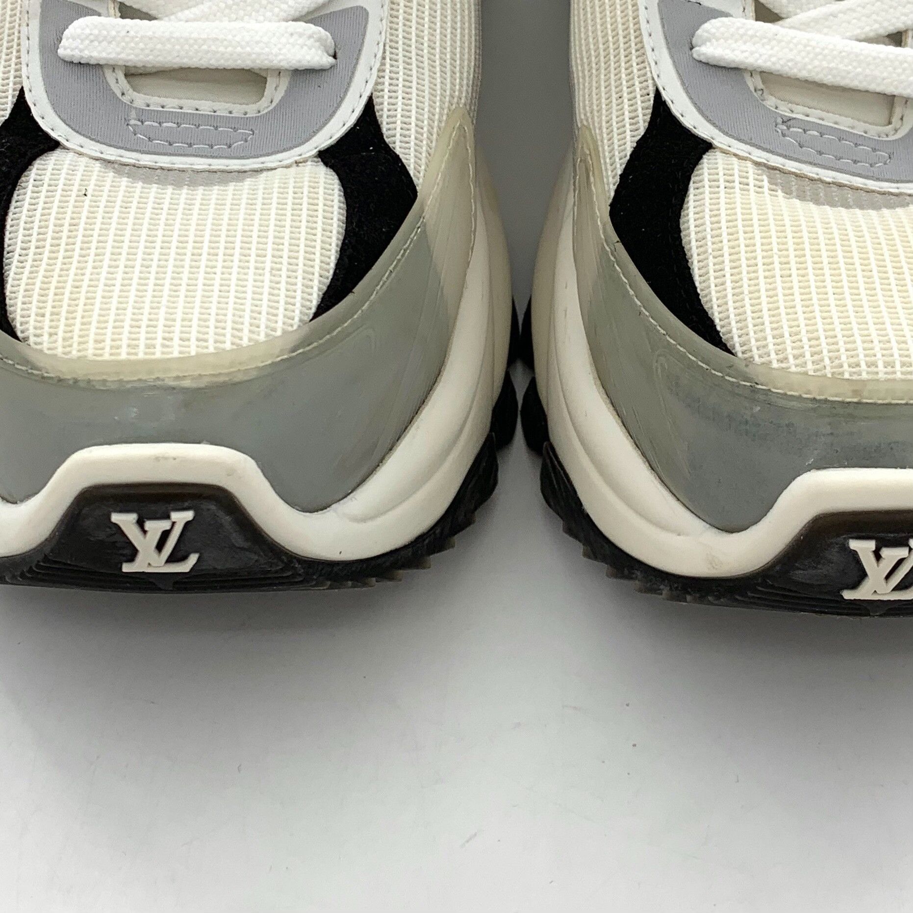 Louis Vuitton Louis Vuitton Monogram Run 55 Sneakers EU 39 Size US 6 / EU 39 - 10 Thumbnail