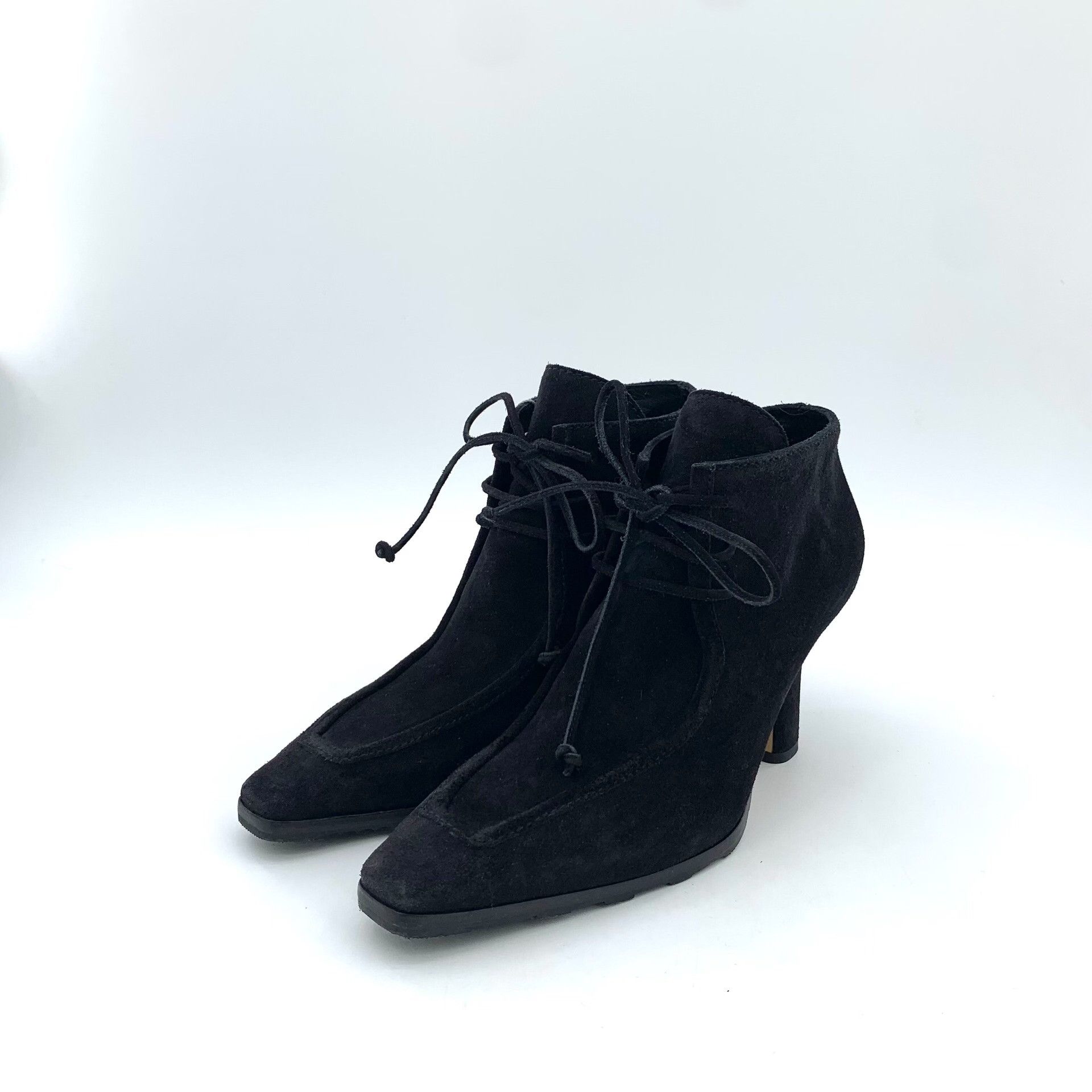 Burberry Burberry Suede Bow Ankle Boots Size 38.5 Size US 8.5 / IT 38.5 - 2 Thumbnail