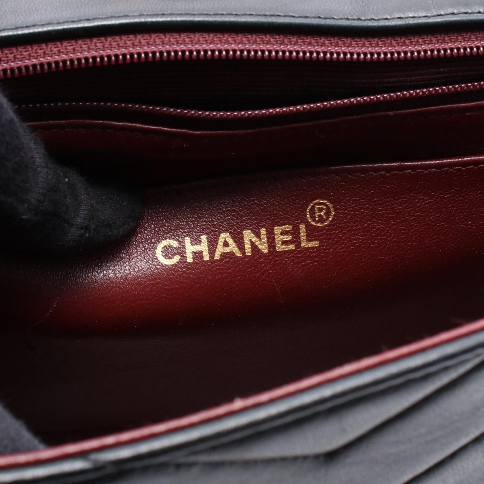 Chanel Chanel CHANEL Chevron V Stitch Lambskin Shoulder Bag Leather Shoulder Bag DUTY FREE for USA Size ONE SIZE - 4 Thumbnail
