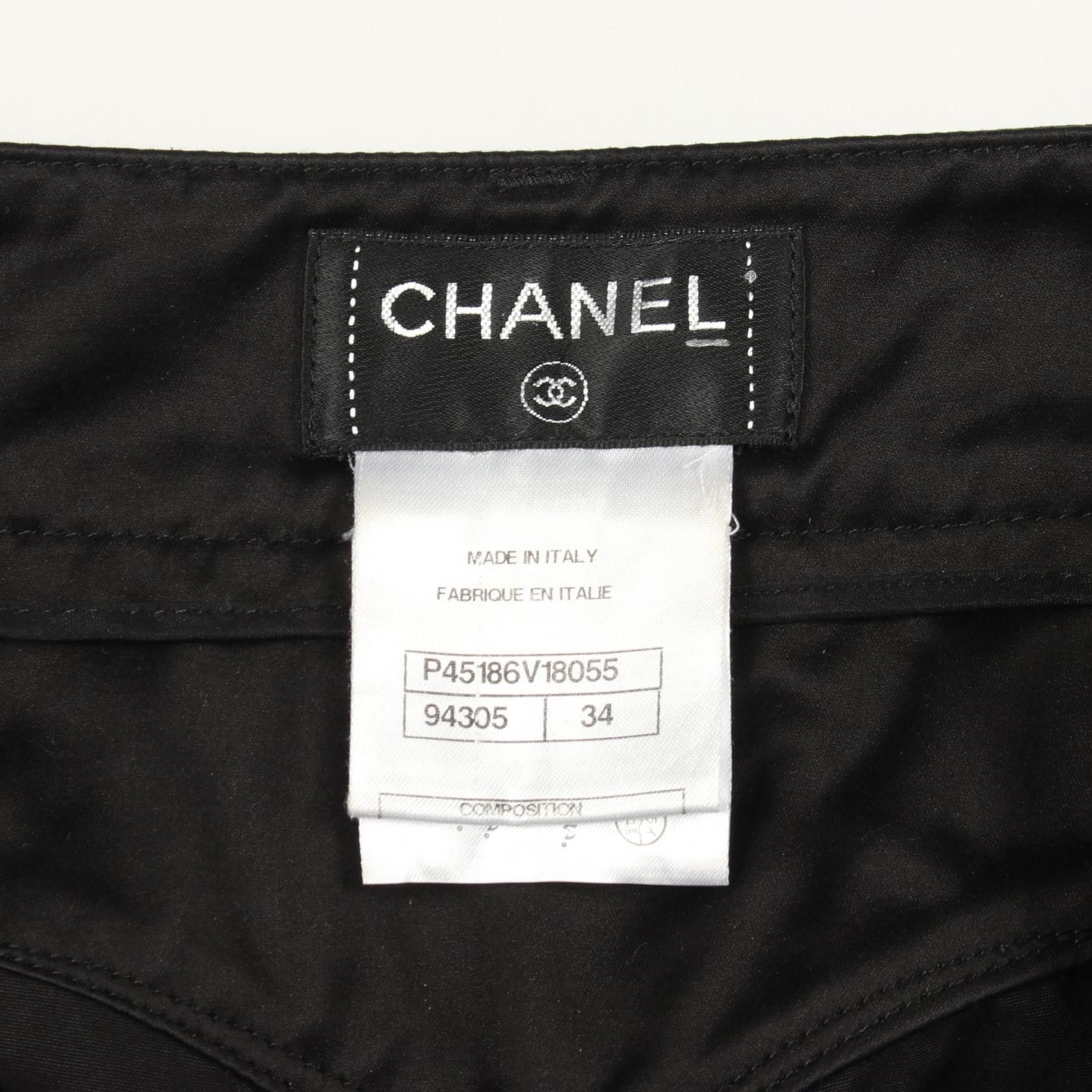 Chanel Chanel Chanel Rhinestone Flower Button Cotton Shorts Textile Bottoms P45186V18055 DUTY FREE for USA Size ONE SIZE - 3 Thumbnail