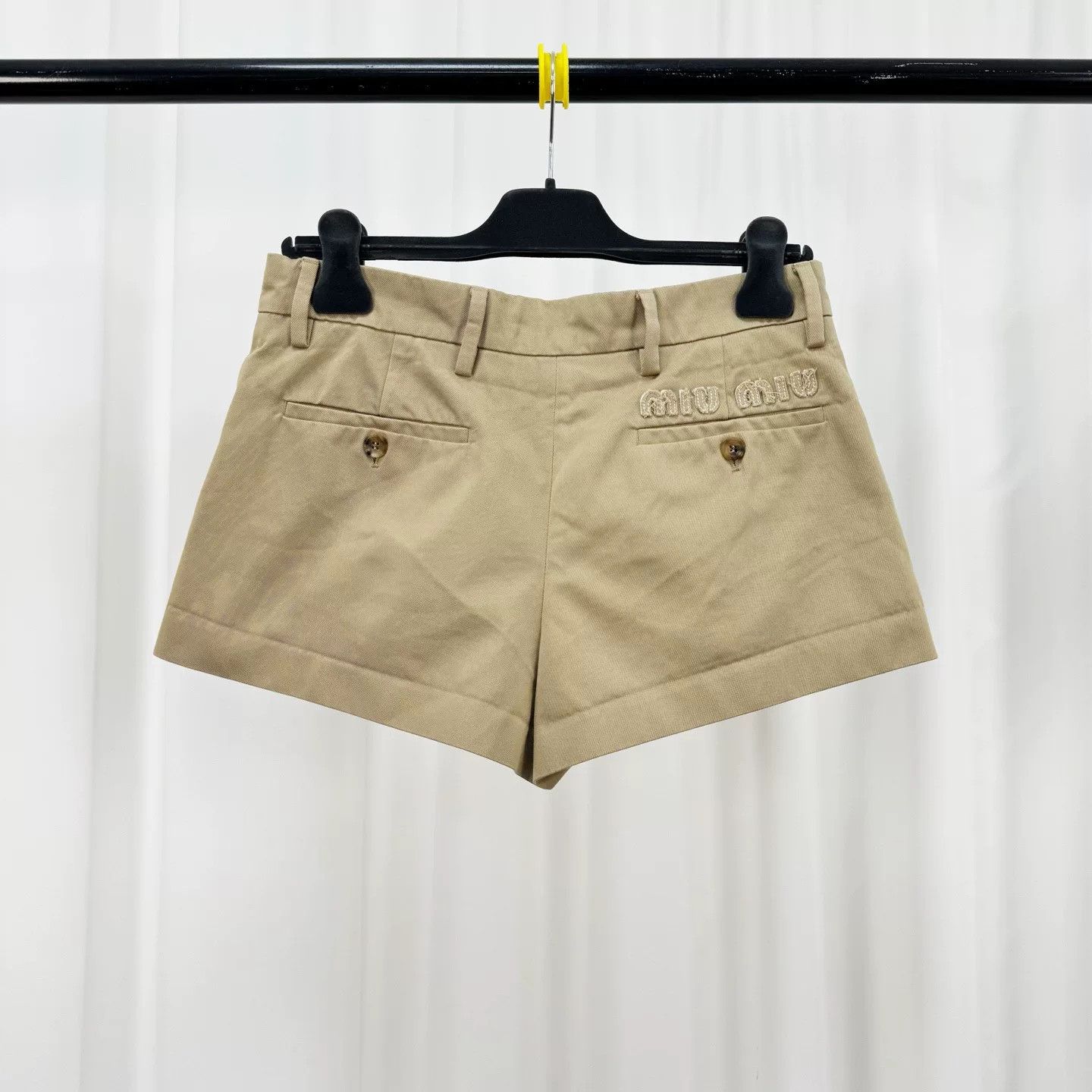 Miu Miu Miu Miu New Khaki Embroidered Patch Shorts Size 38" / US 16 / IT 52 - 2 Thumbnail