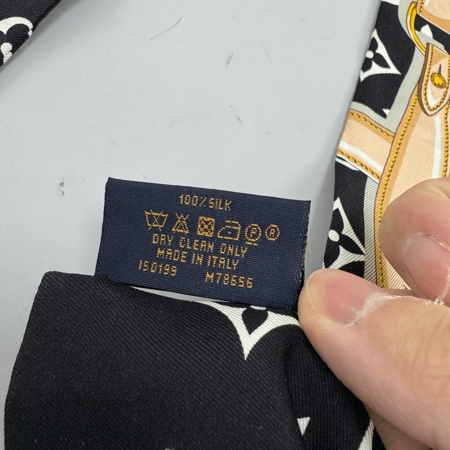 Louis Vuitton Louis Vuitton Monogram Silk Scarf Size ONE SIZE - 6 Thumbnail