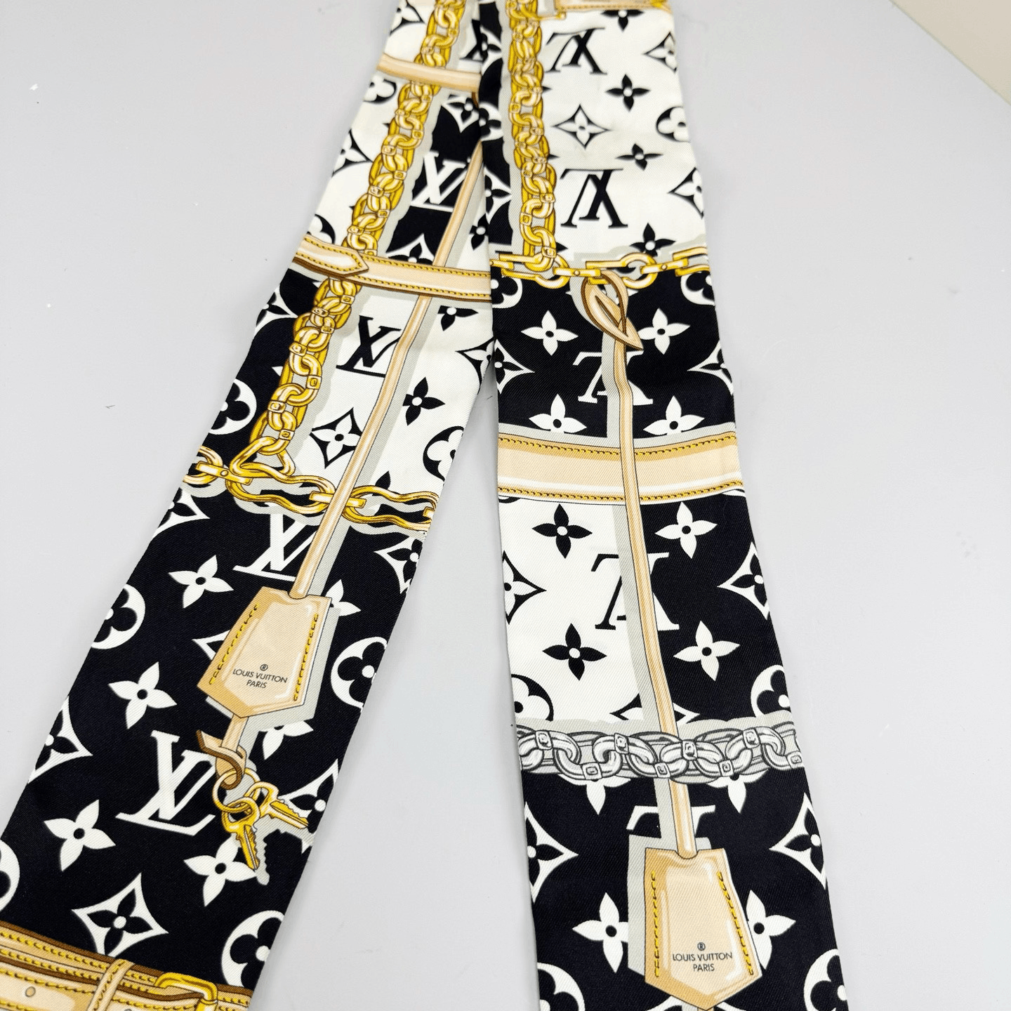 Louis Vuitton Louis Vuitton Monogram Silk Scarf Size ONE SIZE - 4 Thumbnail