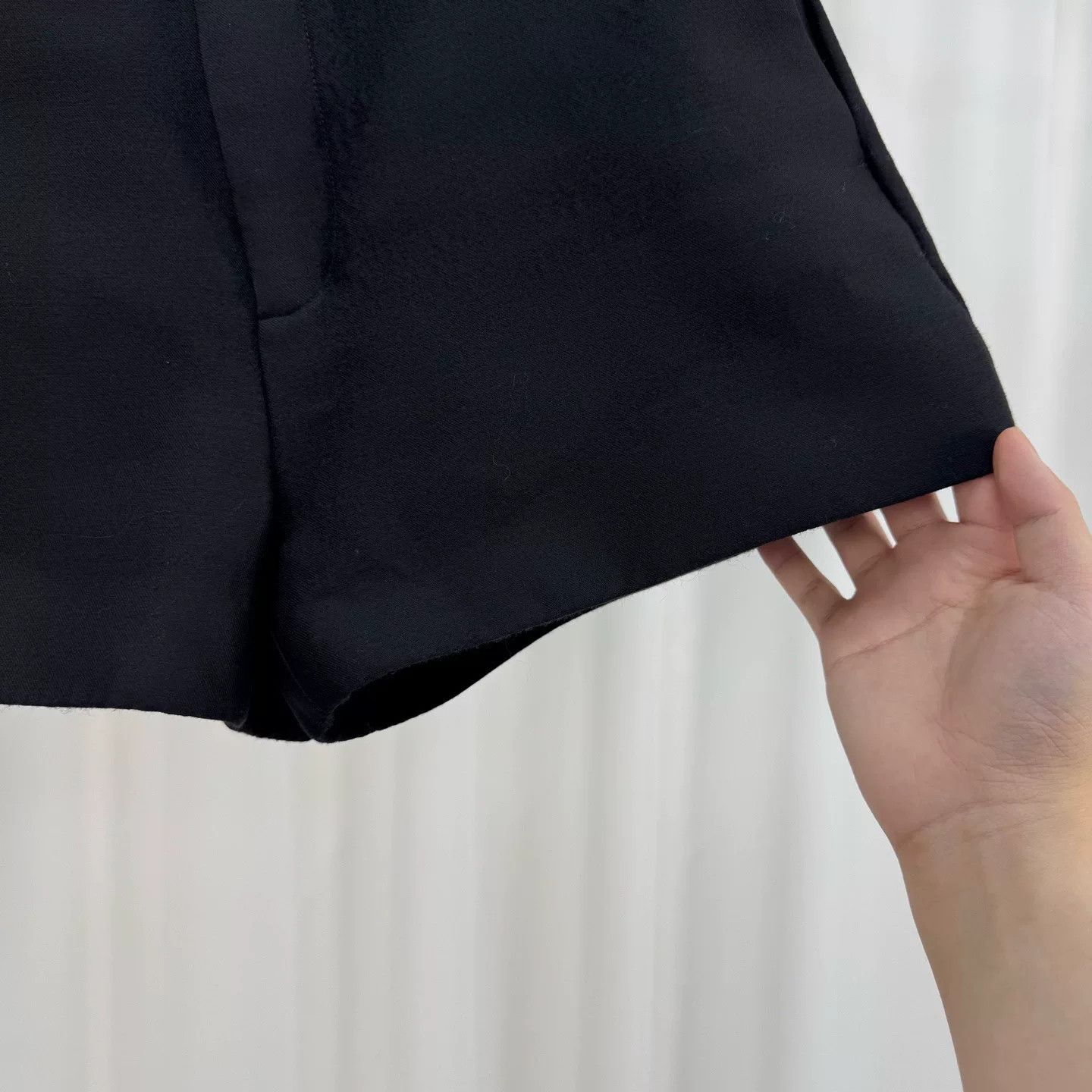 Gucci Gucci 2025 New Black Wool Shorts Size 40" / US 18 - 4 Thumbnail