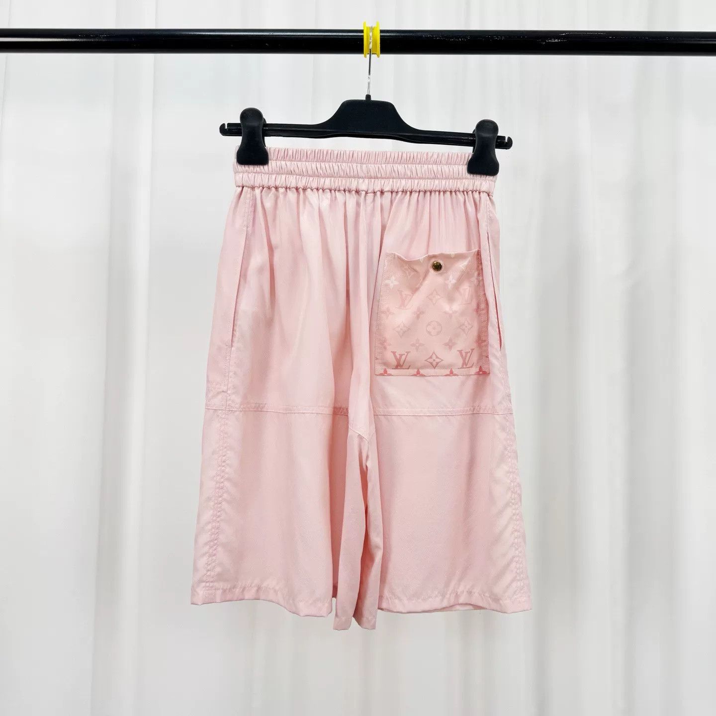 Louis Vuitton Louis Vuitton Monogram Gold Buckle Silk Shorts Size 32" / US 10 / IT 46 - 2 Thumbnail