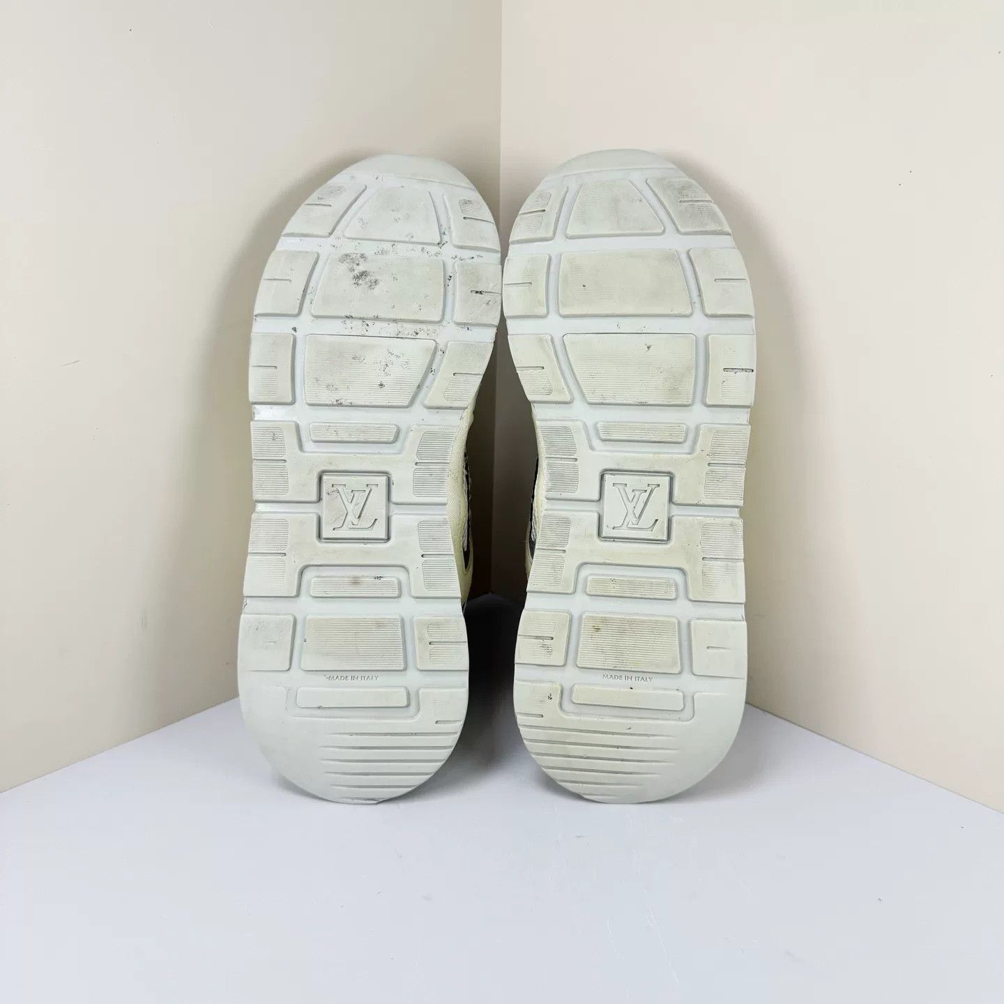 Louis Vuitton Louis Vuitton Runaway Monogram Sneakers Size US 8 / IT 38 - 5 Thumbnail