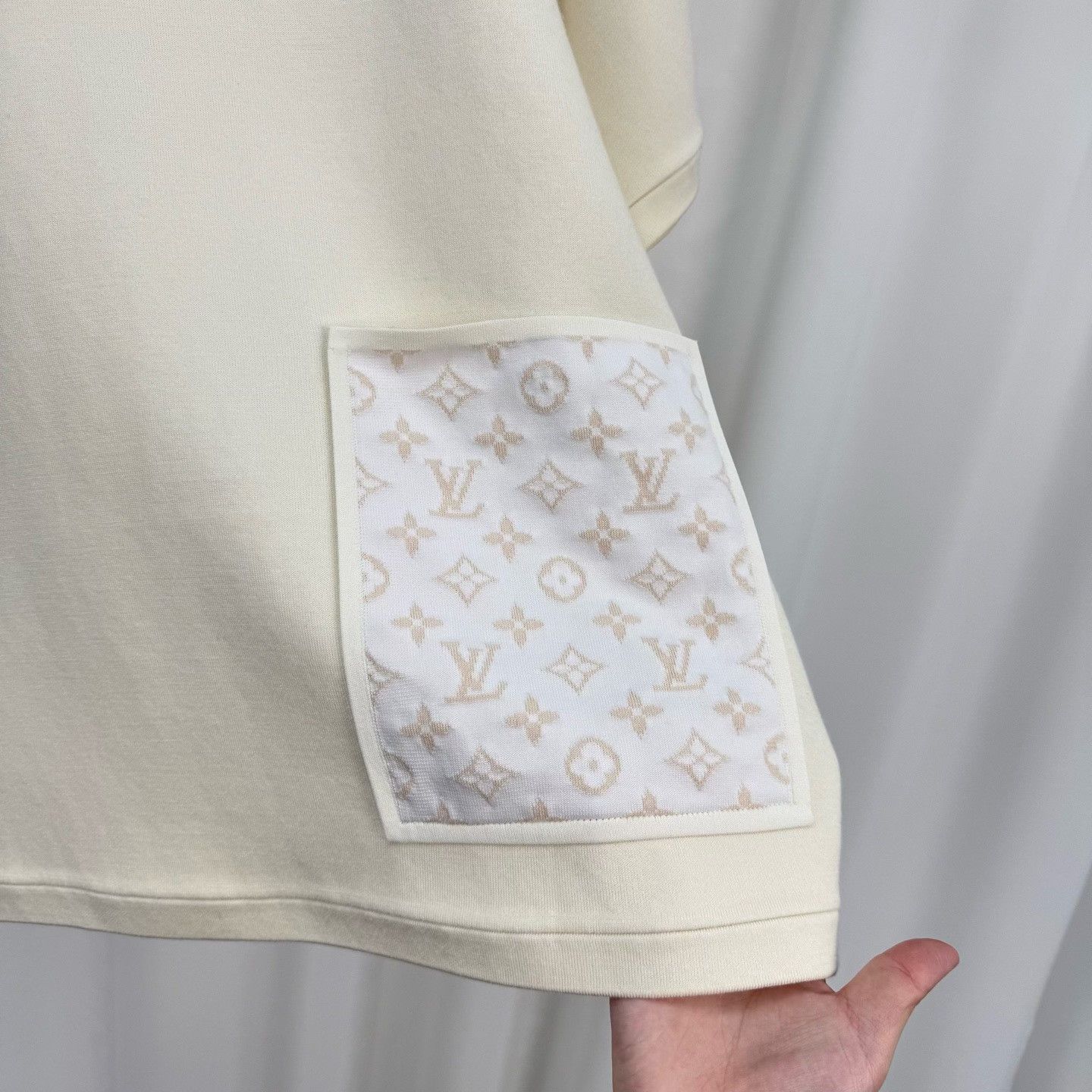 Louis Vuitton Louis Vuitton Monogram Embossed Wool Tee Size M / US 6-8 / IT 42-44 - 5 Thumbnail