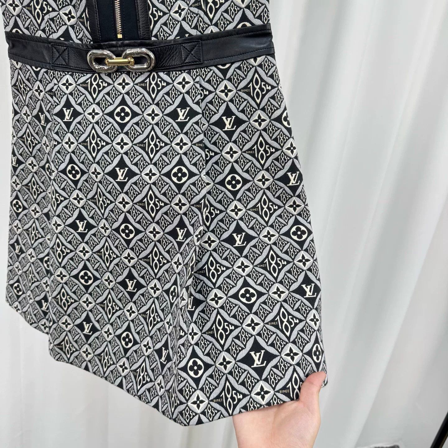 Louis Vuitton Louis Vuitton 1854 Monogram Print Dress Size XS / US 0-2 / IT 36-38 - 4 Thumbnail