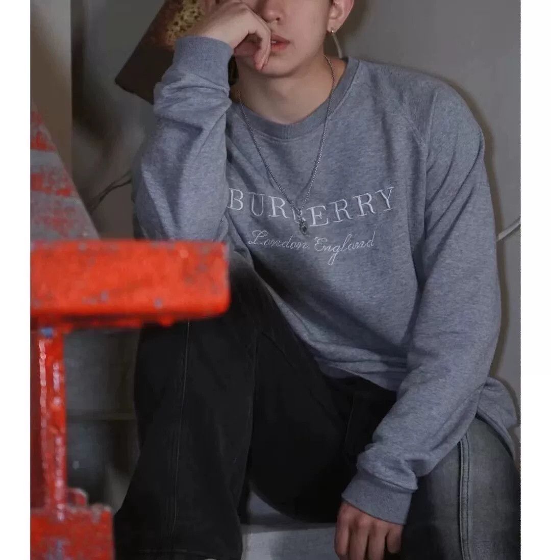 Burberry Burberry Embroidered Logo Sweatshirt Size XL Size US XL / EU 56 / 4 - 10 Thumbnail
