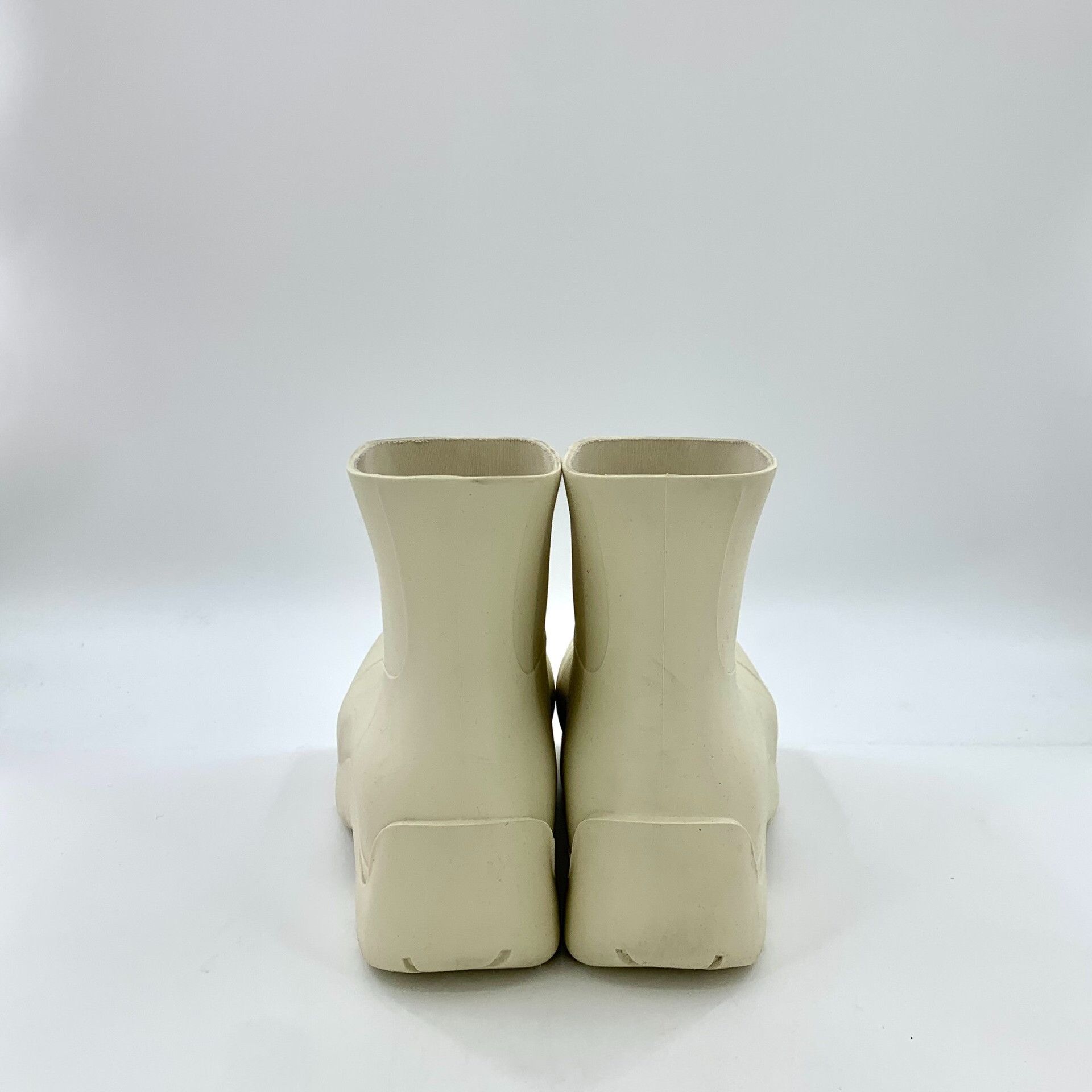 Bottega Veneta Bottega Veneta Beige Puddle Boots EU 40 Size US 7 / EU 40 - 5 Thumbnail