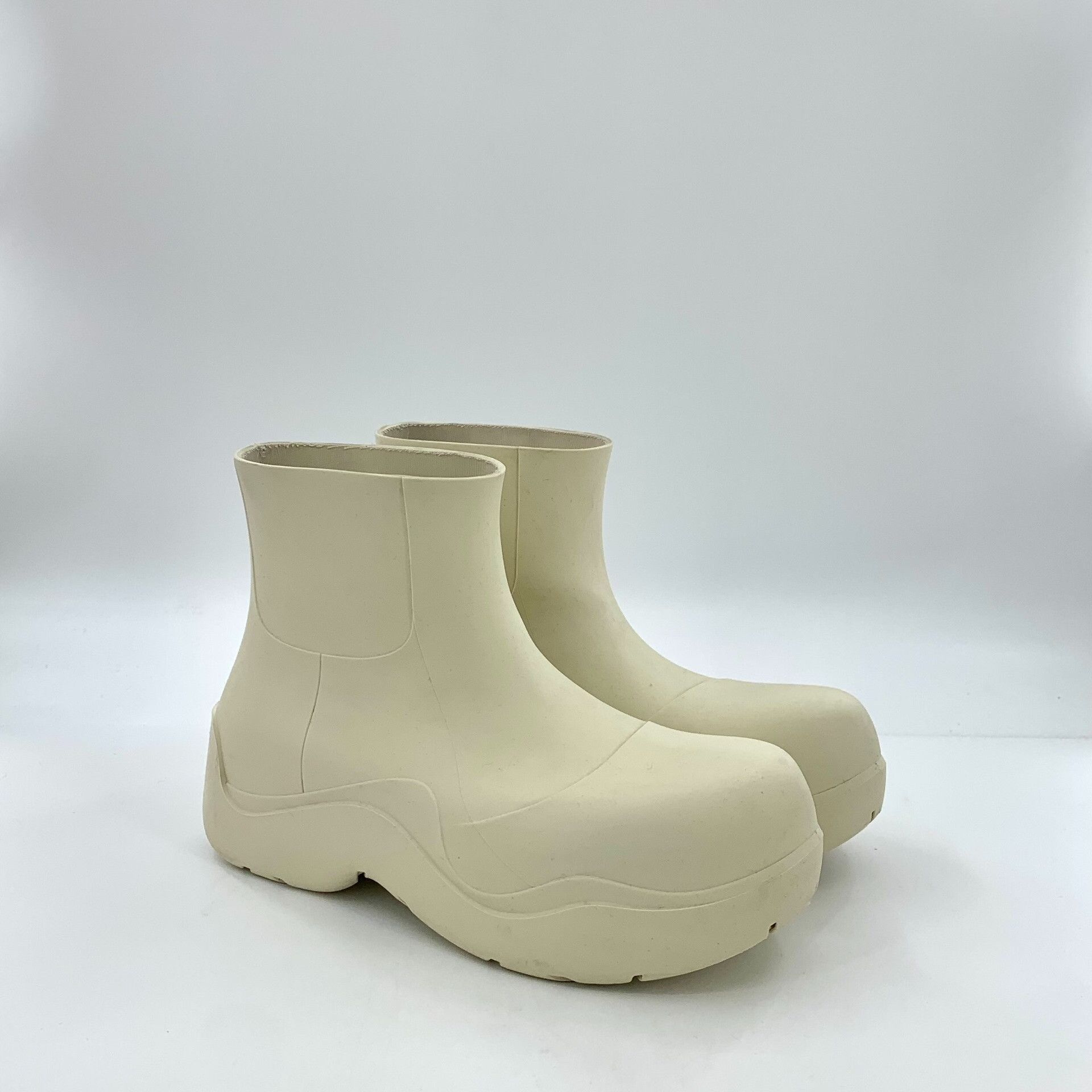 Bottega Veneta Bottega Veneta Beige Puddle Boots EU 40 Size US 7 / EU 40 - 3 Thumbnail