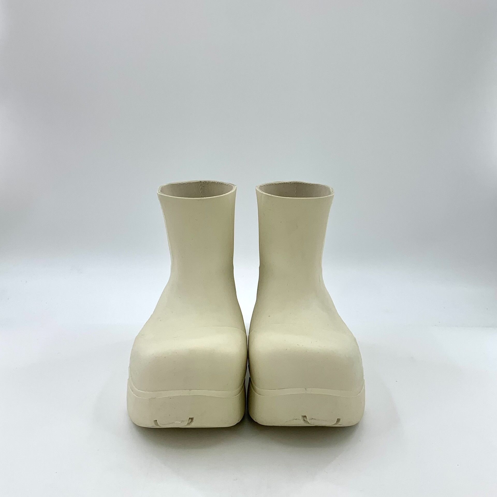 Bottega Veneta Bottega Veneta Beige Puddle Boots EU 40 Size US 7 / EU 40 - 4 Thumbnail